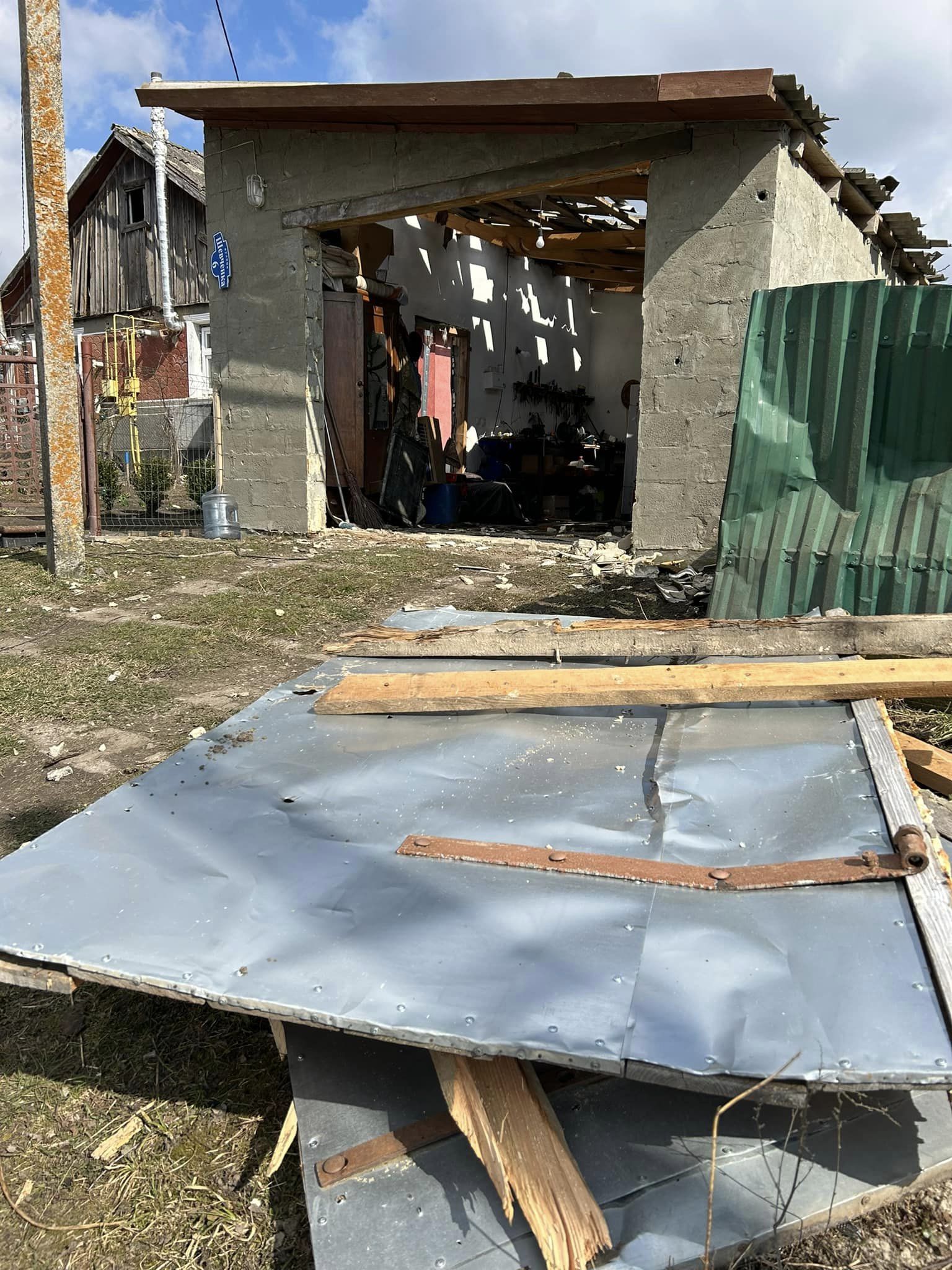 Новини Хмельницького - фото з Зруйновані дахи і стіни: на Шепетівщині показали наслідки нічної атаки (ФОТО)