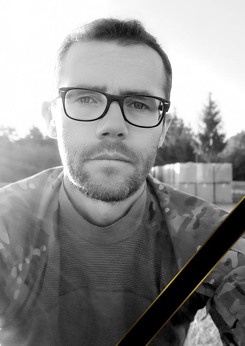 Новини Тернополя - фото з Раптово помер воїн з Чорткова Михайло Соробей Возможно, это черно-белое изображение (1 человек, борода и очки для зрения)