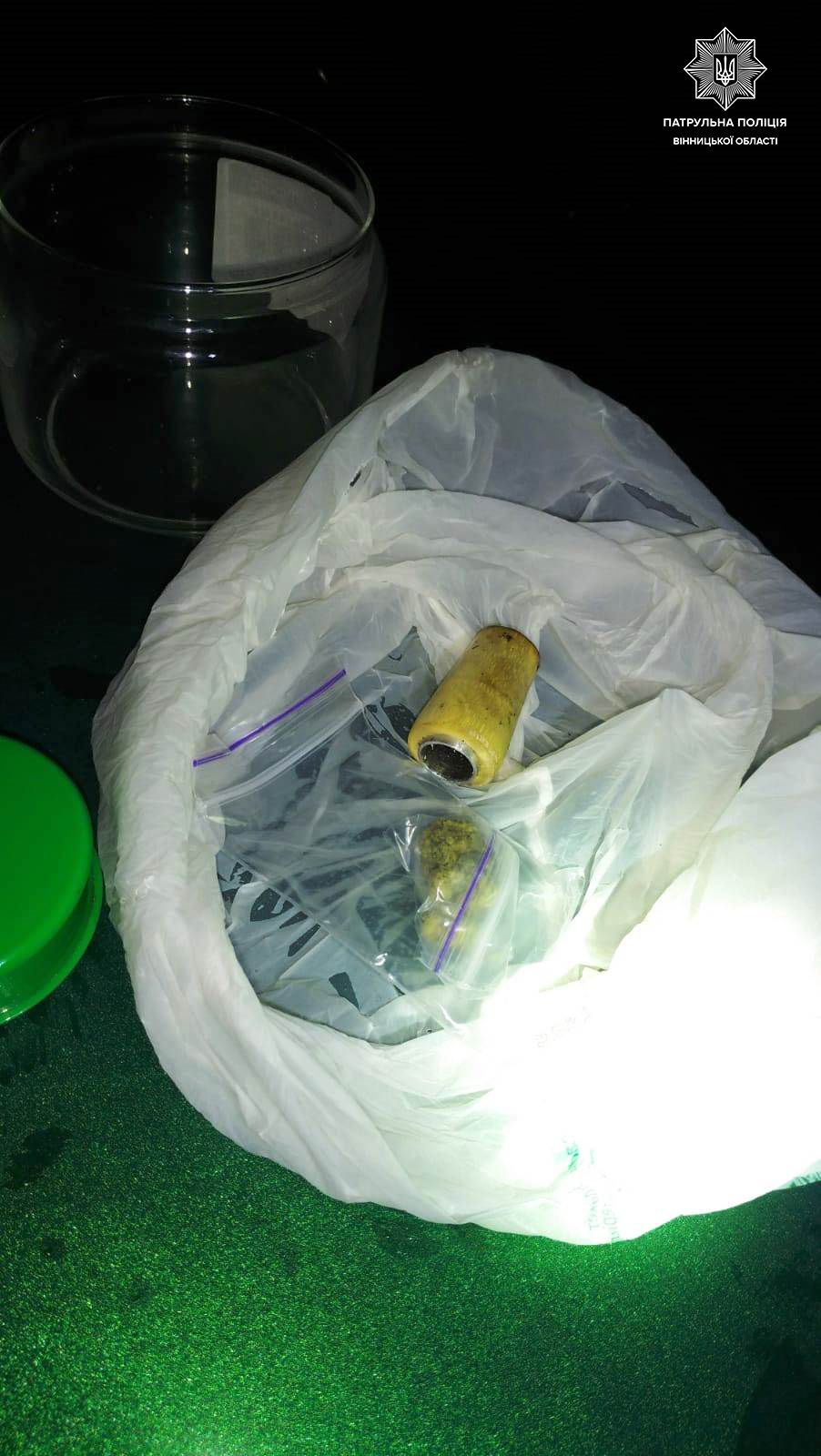 Новини Вінниці - фото з Патрульні знайшли наркотики у пасажира авто, водій якого був «під кайфом»