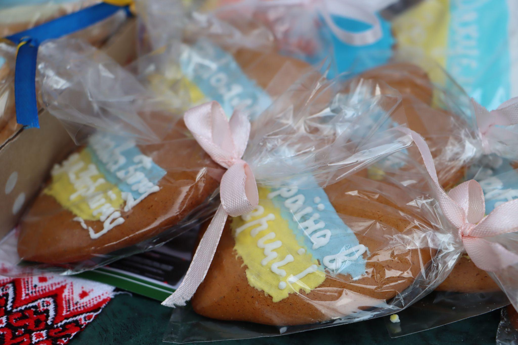 Новини Тернополя - фото з Волонтери ярмаркували у центрі Тернополя і збирали гроші на тактичні аптечки для захисників