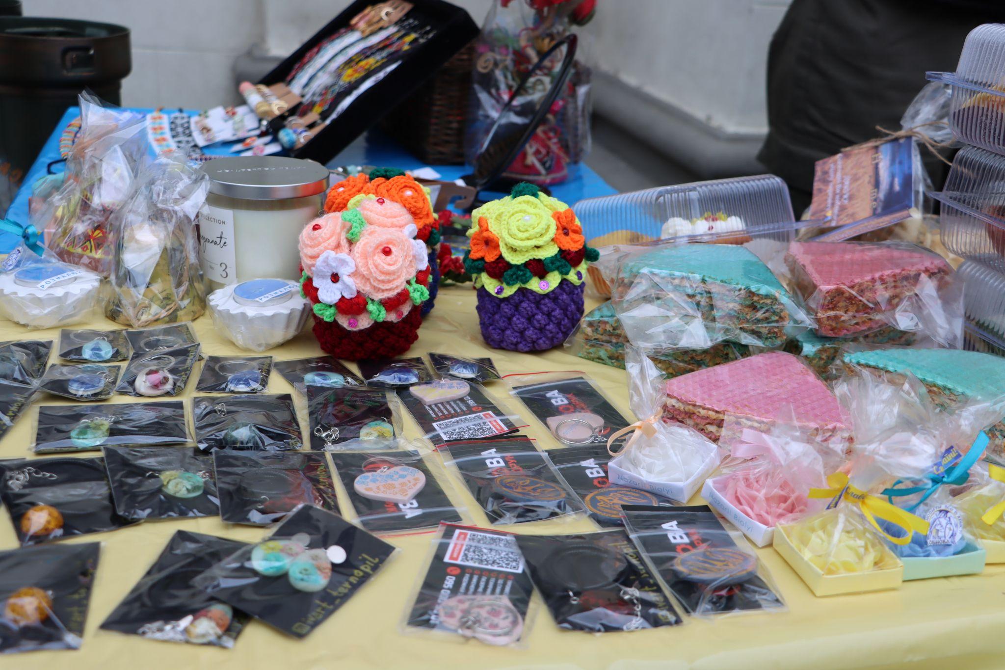 Новини Тернополя - фото з Волонтери ярмаркували у центрі Тернополя і збирали гроші на тактичні аптечки для захисників