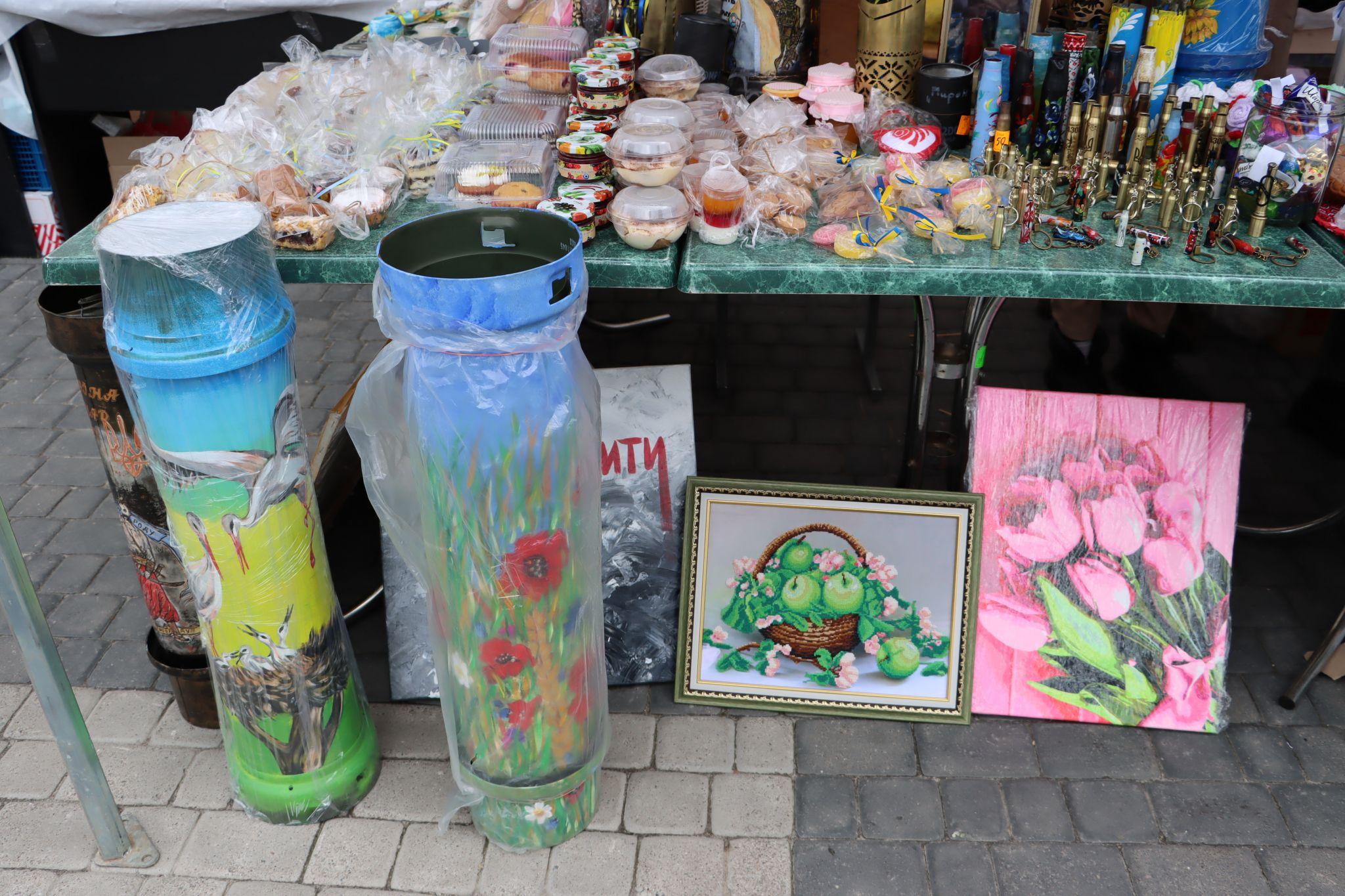 Новини Тернополя - фото з Волонтери ярмаркували у центрі Тернополя і збирали гроші на тактичні аптечки для захисників
