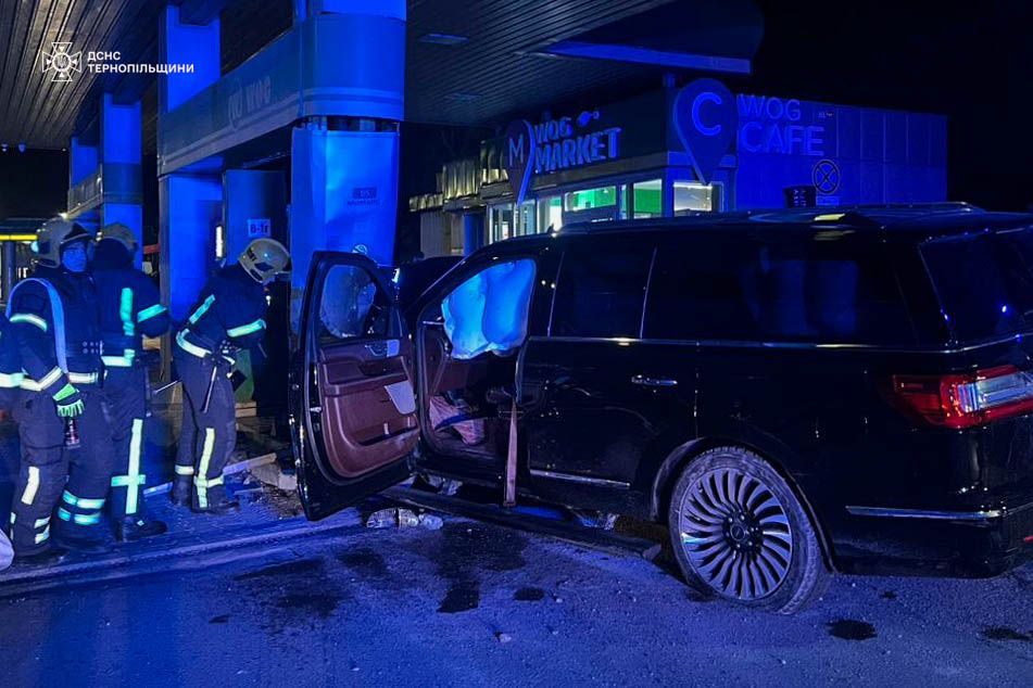 Новини Тернополя - фото з На Об'їзній водій в'їхав у автозаправку