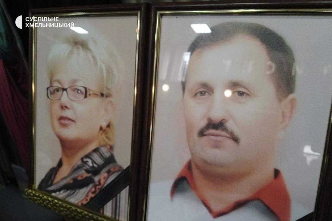 Новини Хмельницького - фото з «Сім’я була дуже хороша». Попрощалися з хмельничанами, які загинули через ракетний удар