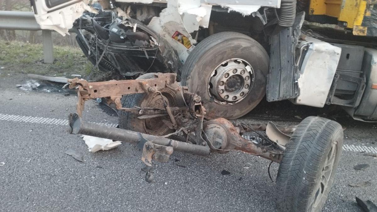 Новини Тернополя - фото з На дорозі Хмельницький-Тернопіль аварія. Загинули військовий і 15-річний підліток