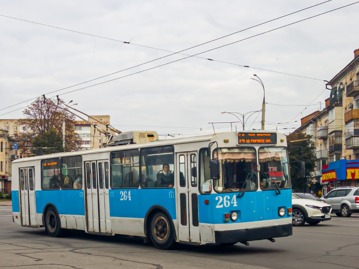 Новини Вінниці - фото з Різати не можна лишити. У Вінниці пішли на брухт понад 40 трамваїв і тролейбусів
