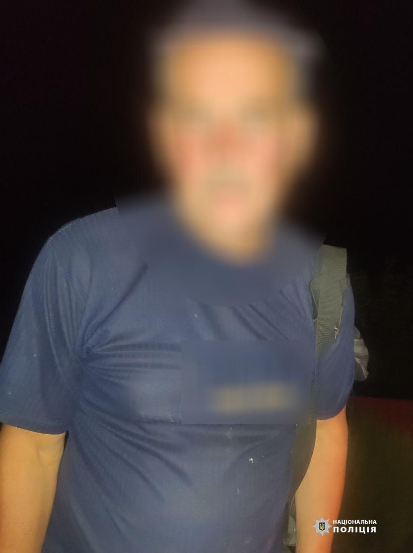 Новини Вінниці - фото з Викрав з могили військового прапори та статуетки: злодія засудили до шести років