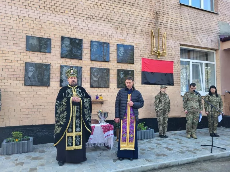 Новини Хмельницького - фото з На Ярмолинеччині відкрили вісім пам’ятних дошок полеглим захисникам та захисниці