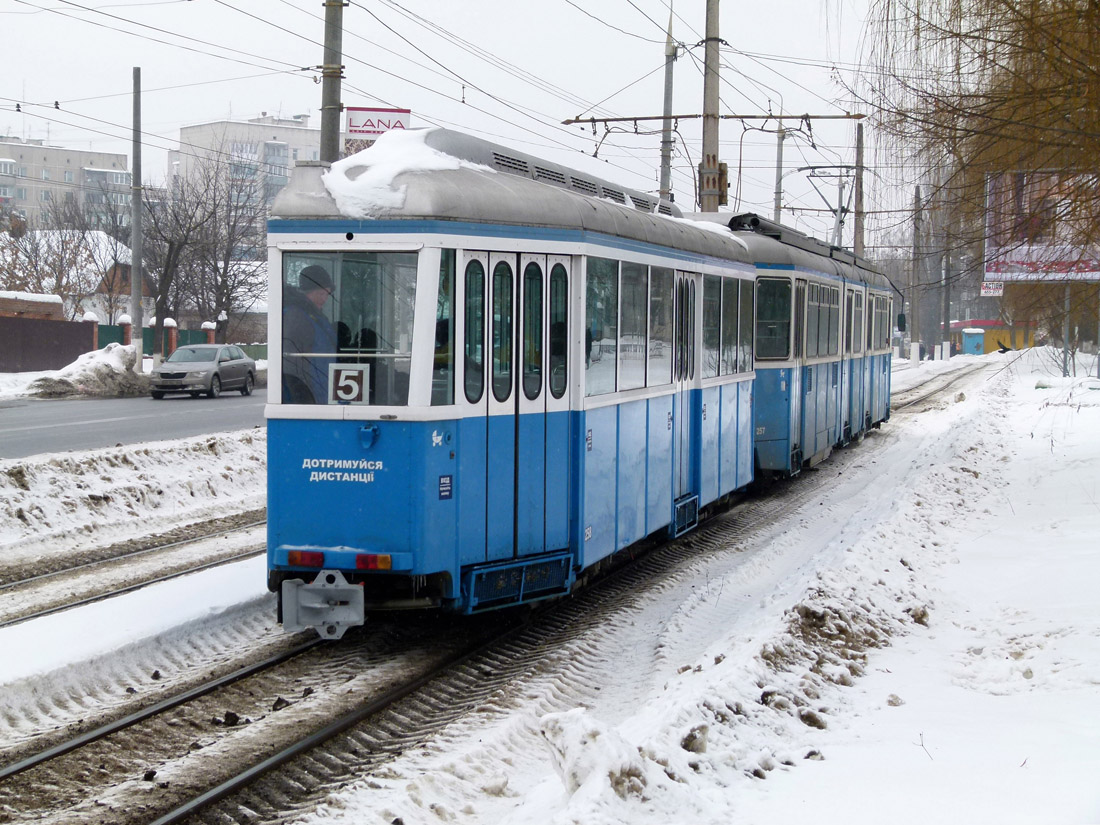 Новини Вінниці - фото з Різати не можна лишити. У Вінниці пішли на брухт понад 40 трамваїв і тролейбусів