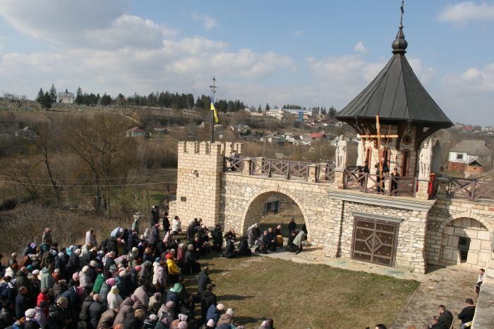 Новини Вінниці - фото з Сертифіковану копію Туринської плащаниці передали храму на Вінниччині