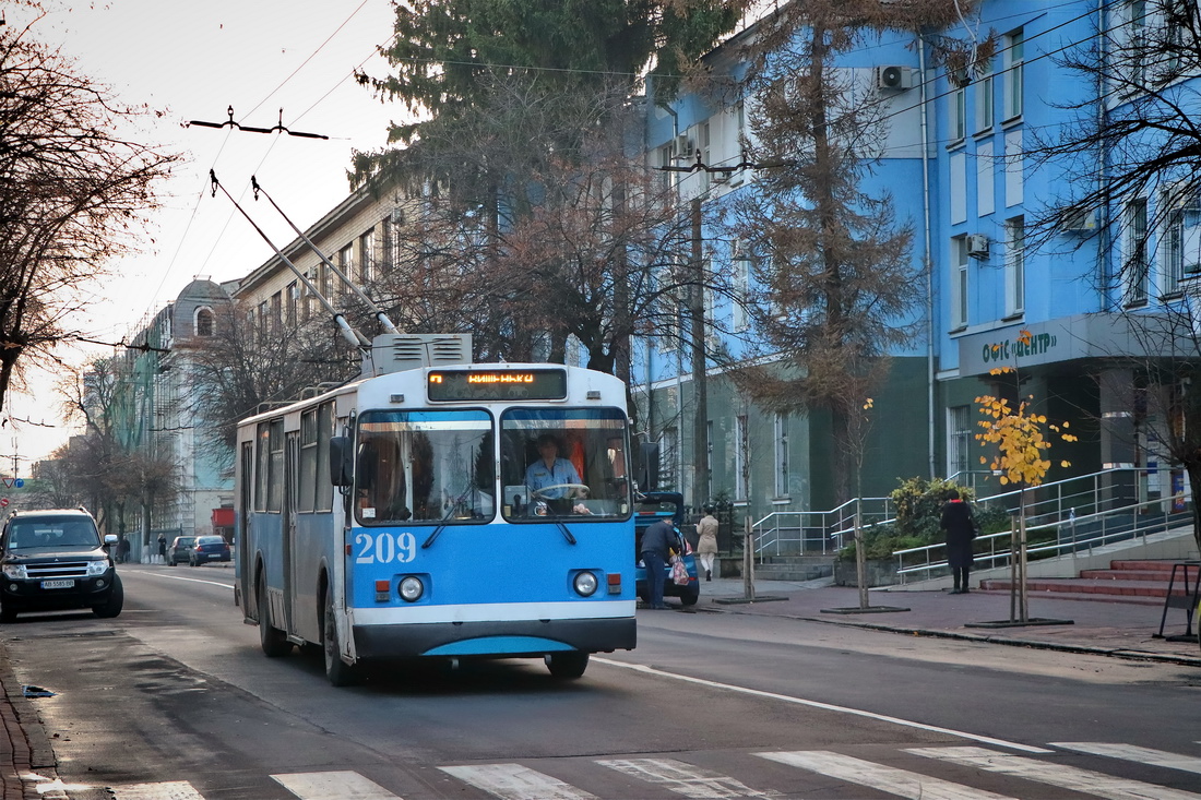 Новини Вінниці - фото з Різати не можна лишити. У Вінниці пішли на брухт понад 40 трамваїв і тролейбусів