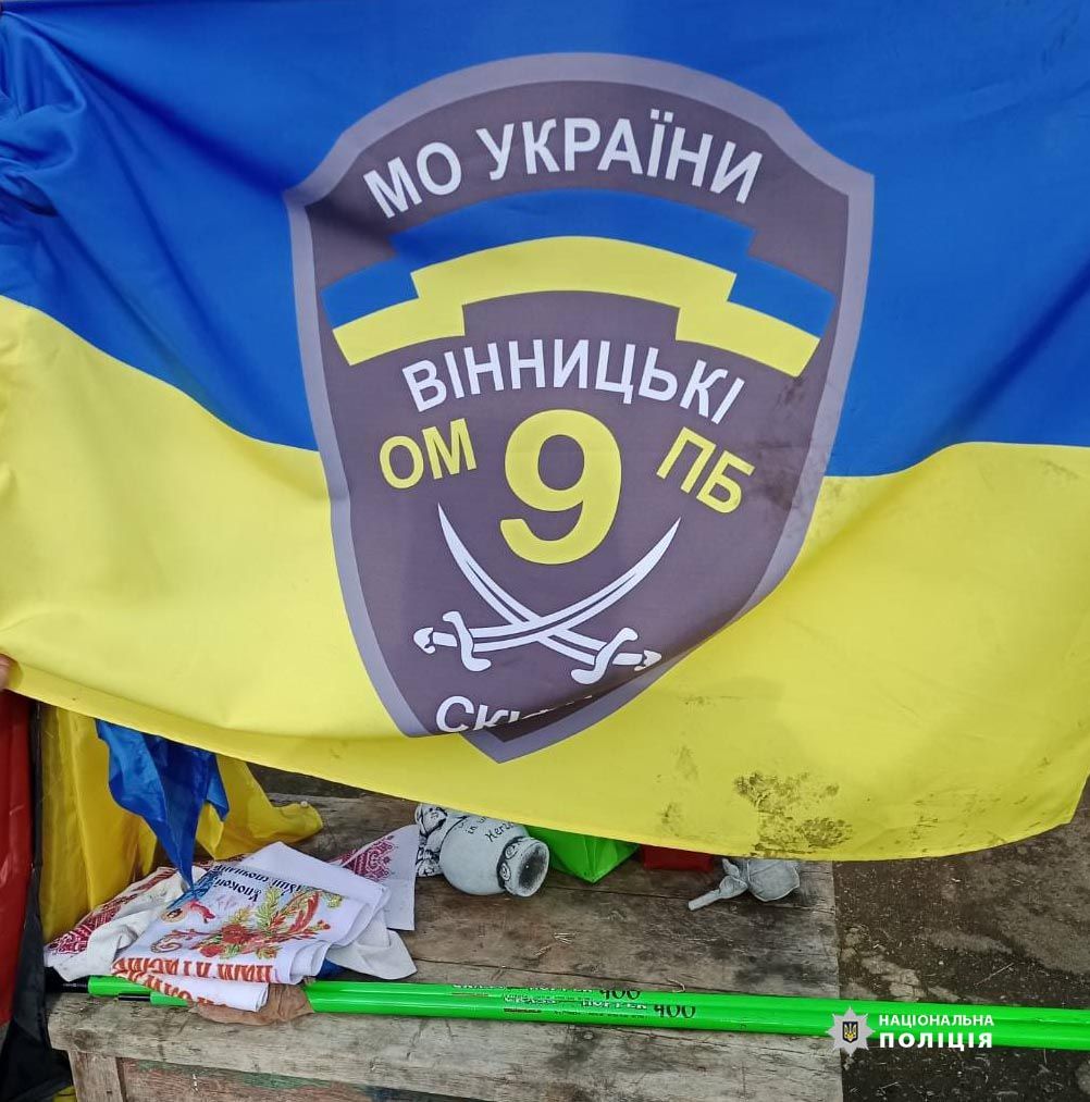 Новини Вінниці - фото з Викрав з могили військового прапори та статуетки: злодія засудили до шести років