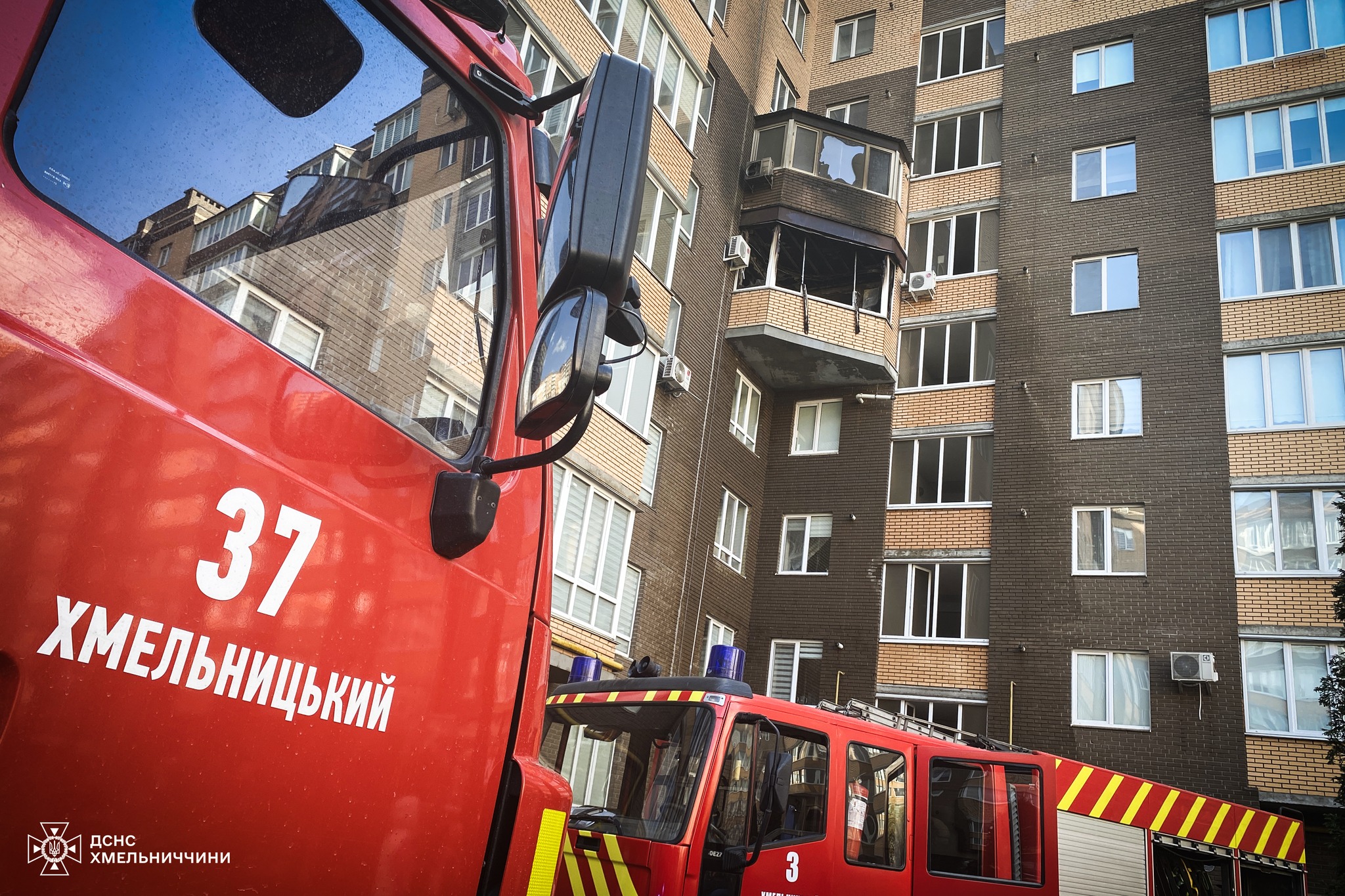 Новини Хмельницького - фото з У середмісті Хмельницького горіла багатоповерхівка: врятували двох дітей (ФОТО, ВІДЕО)