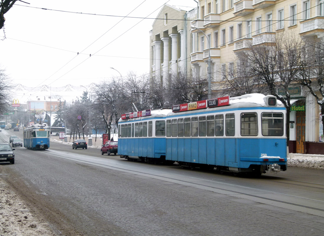 Новини Вінниці - фото з Різати не можна лишити. У Вінниці пішли на брухт понад 40 трамваїв і тролейбусів