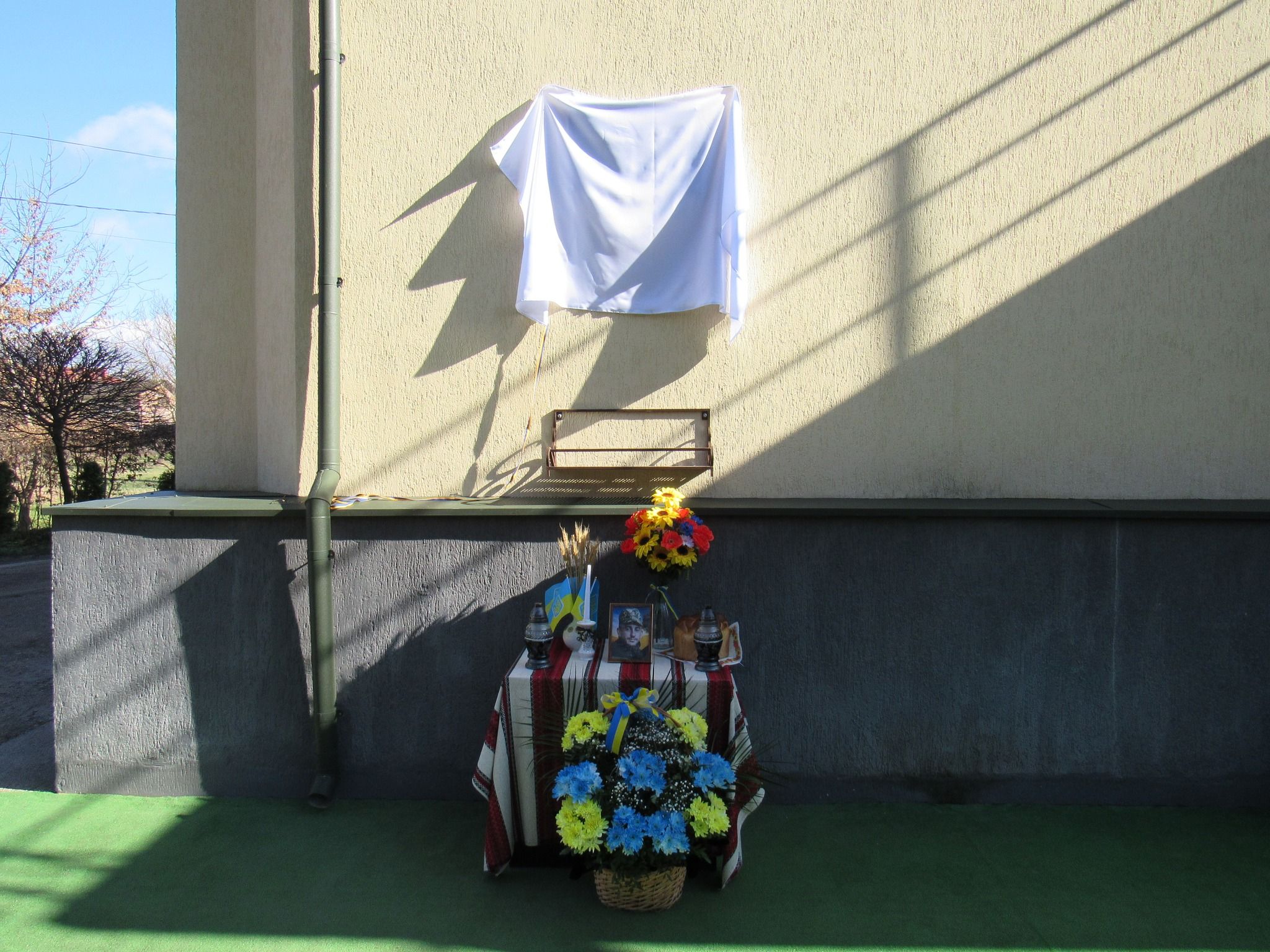 Новини Тернополя - фото з У 29 віддав життя за Україну... Загиблому на Донеччині захиснику відкрили меморіальну дошку