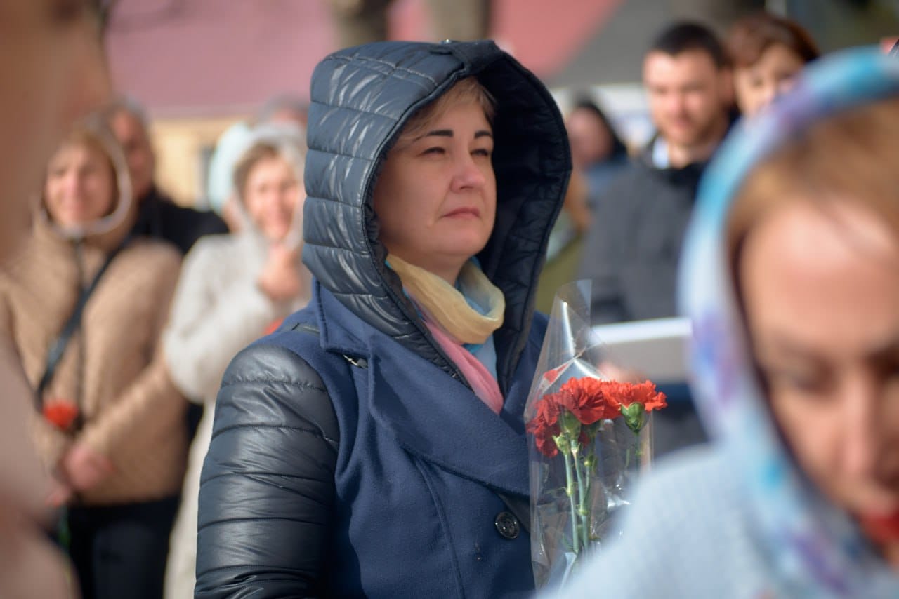 Возможно, это изображение 4 человека