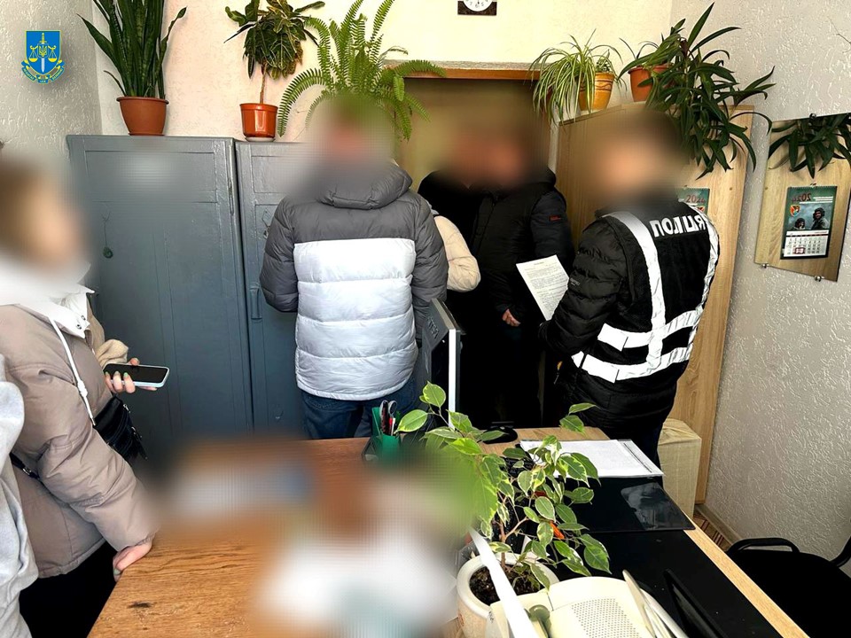 Новини Хмельницького - фото з 10 тисяч доларів за непридатність до служби: схема від представниці ТЦК і стоматолога