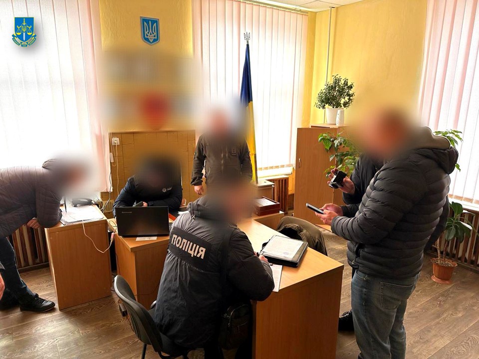 Новини Хмельницького - фото з 10 тисяч доларів за непридатність до служби: схема від представниці ТЦК і стоматолога