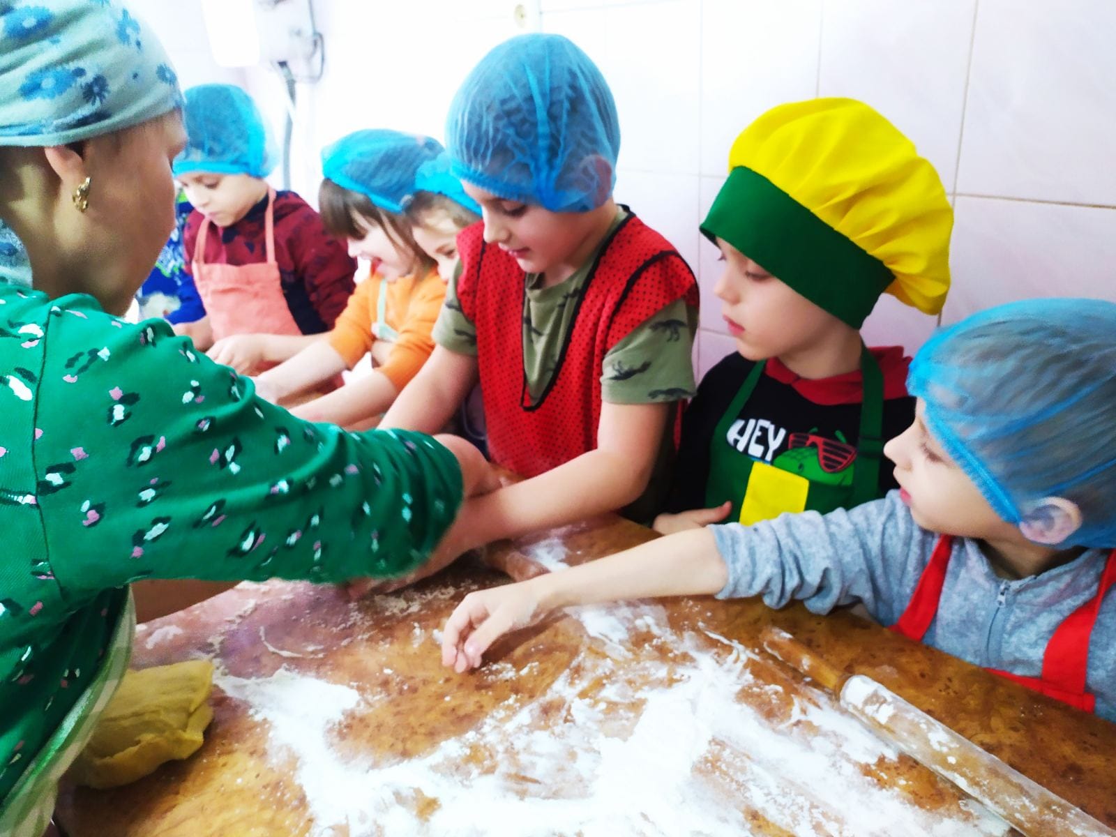 Новини Тернополя - фото з Маленькі кременчани виготовили солодощі для захисників