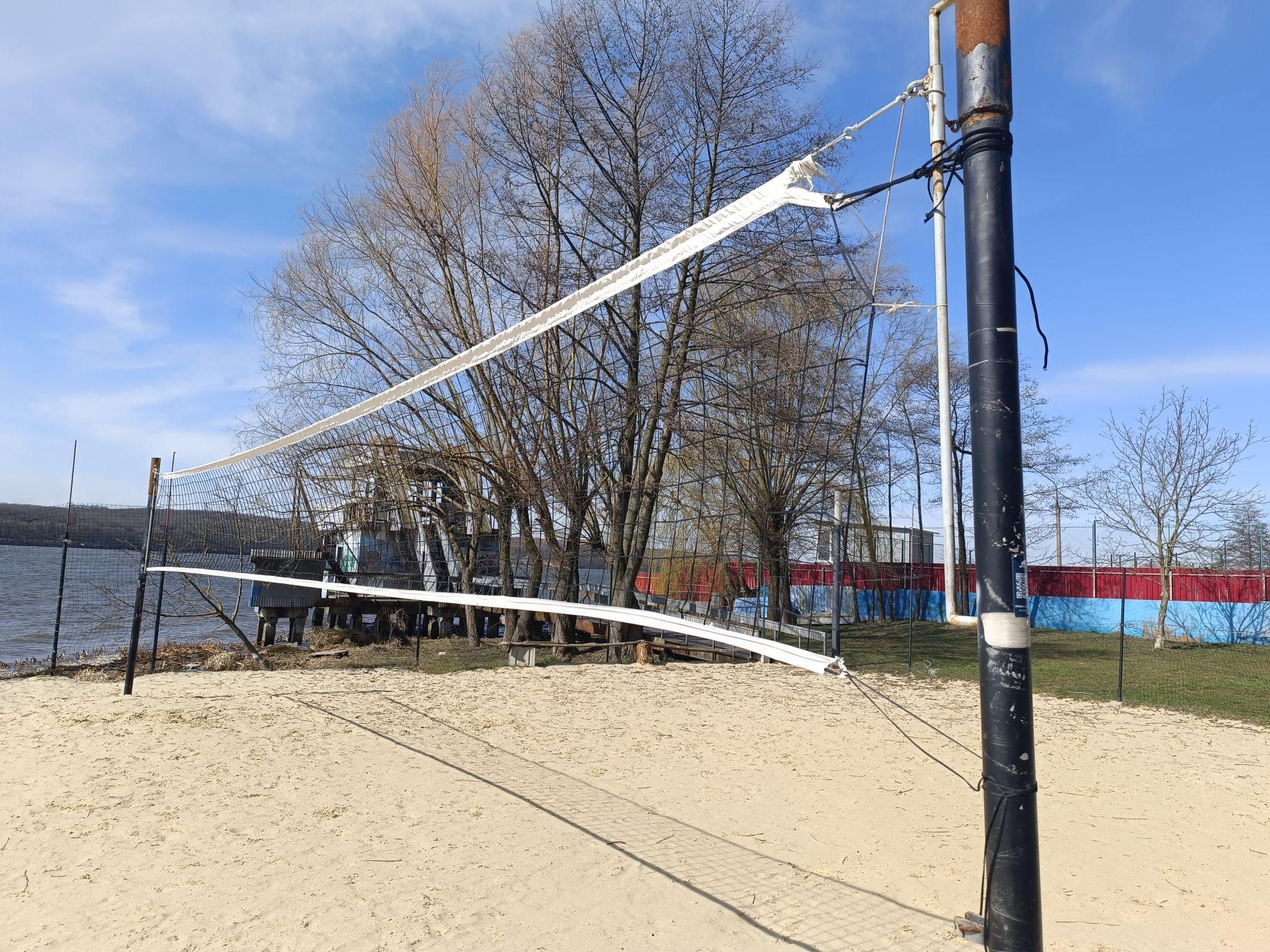 Новини Тернополя - фото з Волейбольний майданчик на Циганці планують ремонтувати: у якому він стані та що мають робити