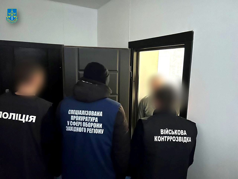 Новини Хмельницького - фото з 10 тисяч доларів за непридатність до служби: схема від представниці ТЦК і стоматолога