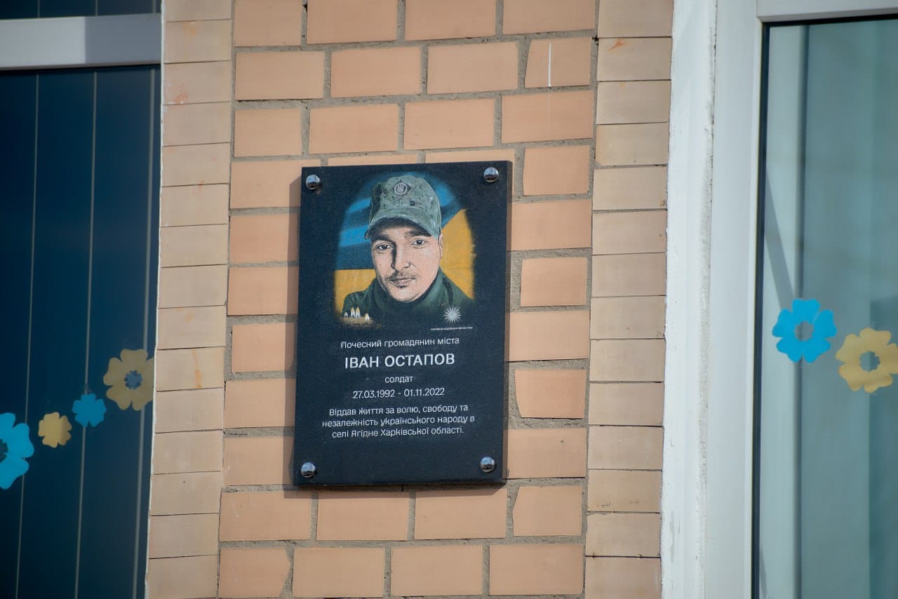 Возможно, это изображение 1 человек и текст