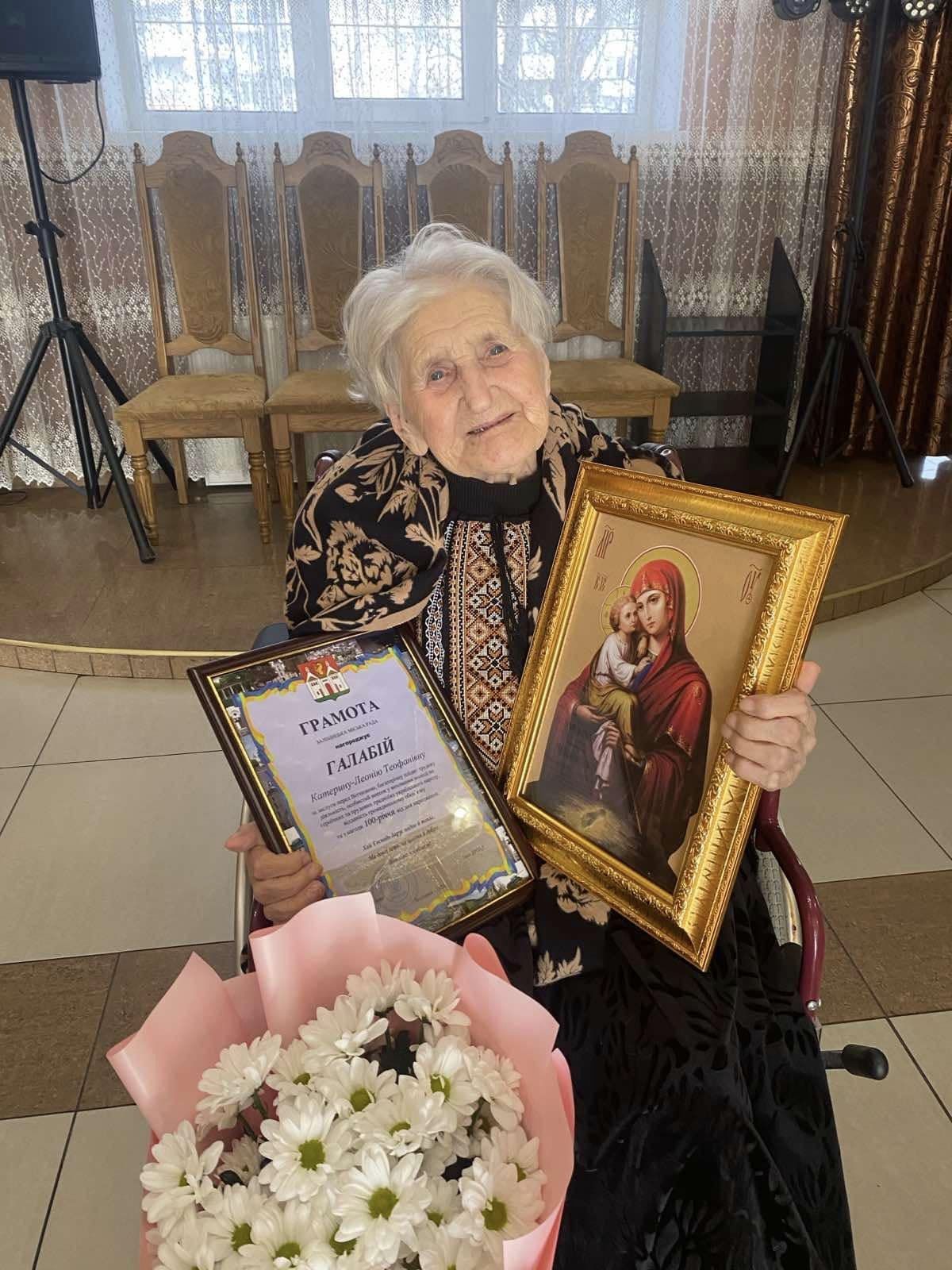 Новини Тернополя - фото з 100 років виповнилося жительці Заліщицької громади