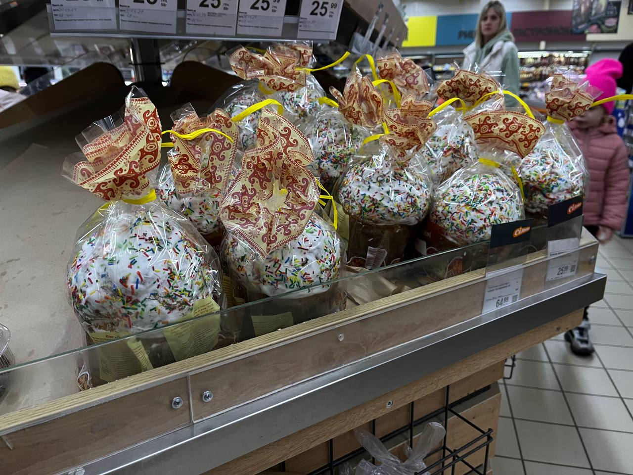 Новини Тернополя - фото з У магазинах Тернополя продають великодні паски: скільки коштують та де придбати