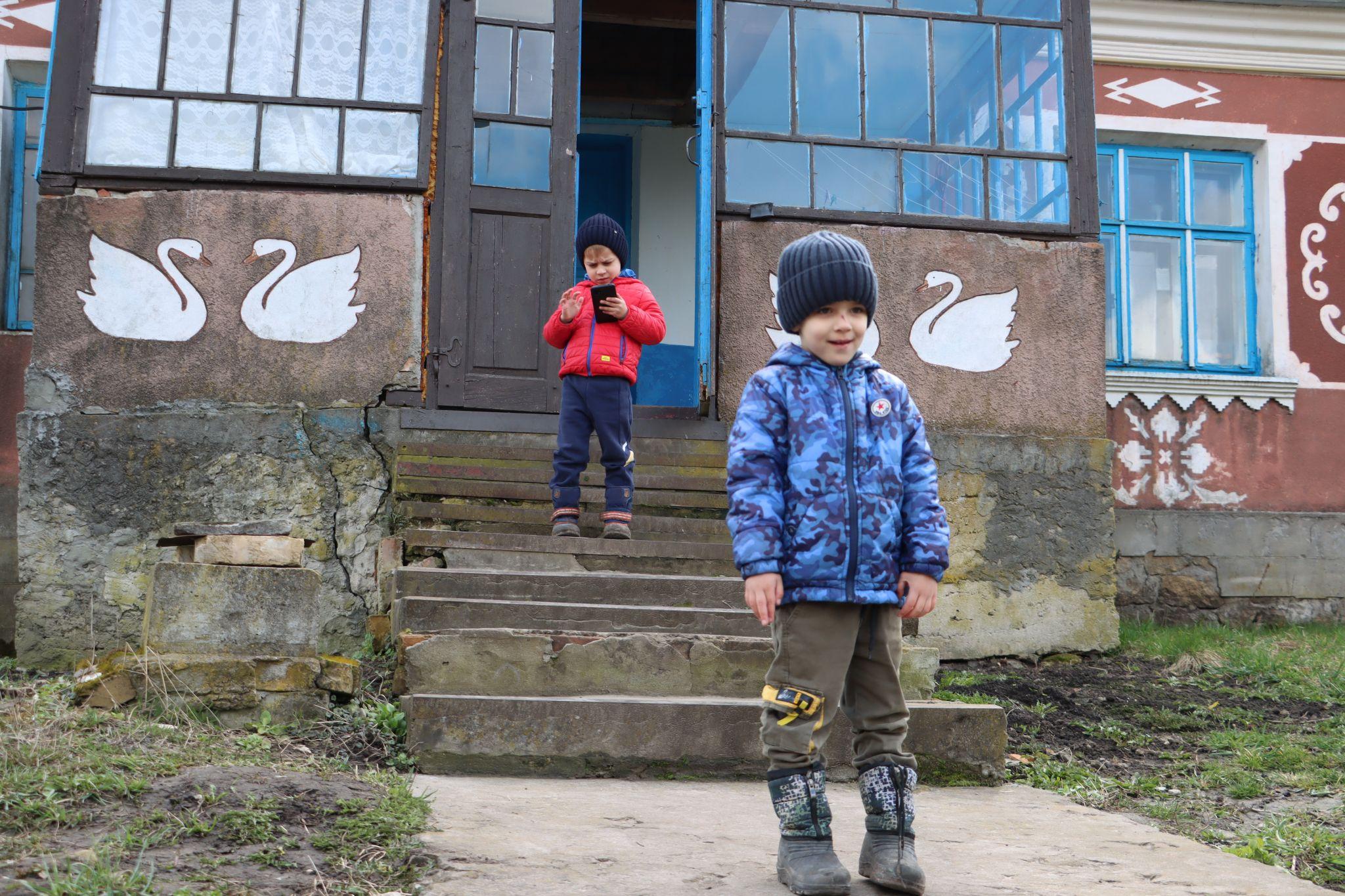Новини Тернополя - фото з Як отець Філюк та мешканці села Шушківці відновили покинуті хати для переселенців. Репортаж