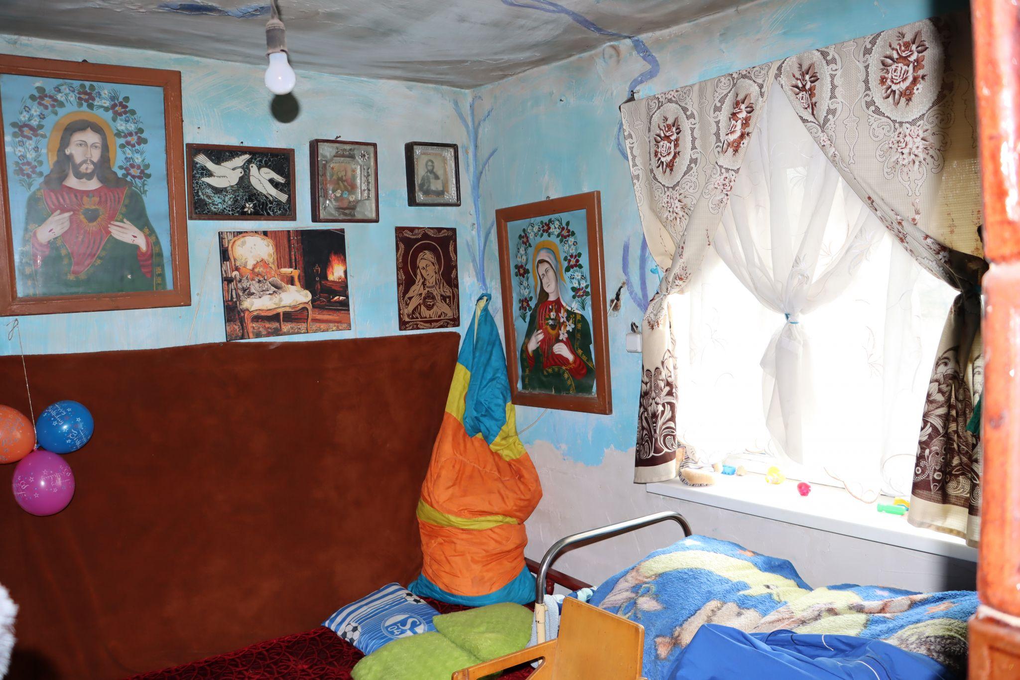 Новини Тернополя - фото з Як отець Філюк та мешканці села Шушківці відновили покинуті хати для переселенців. Репортаж