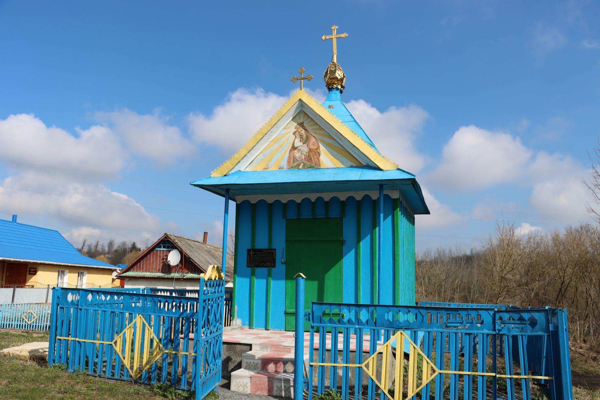 Новини Тернополя - фото з Як отець Філюк та мешканці села Шушківці відновили покинуті хати для переселенців. Репортаж