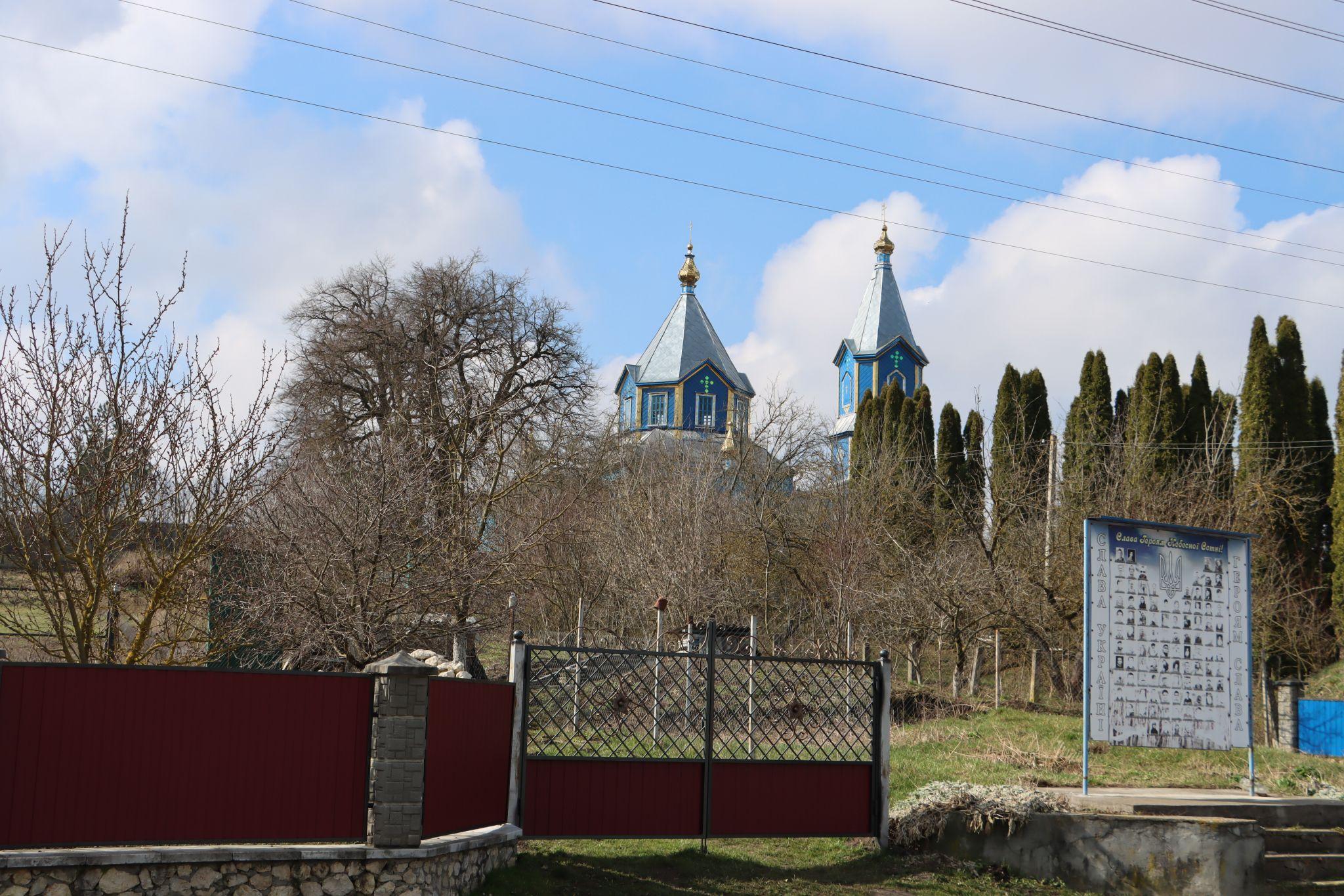 Новини Тернополя - фото з Як отець Філюк та мешканці села Шушківці відновили покинуті хати для переселенців. Репортаж