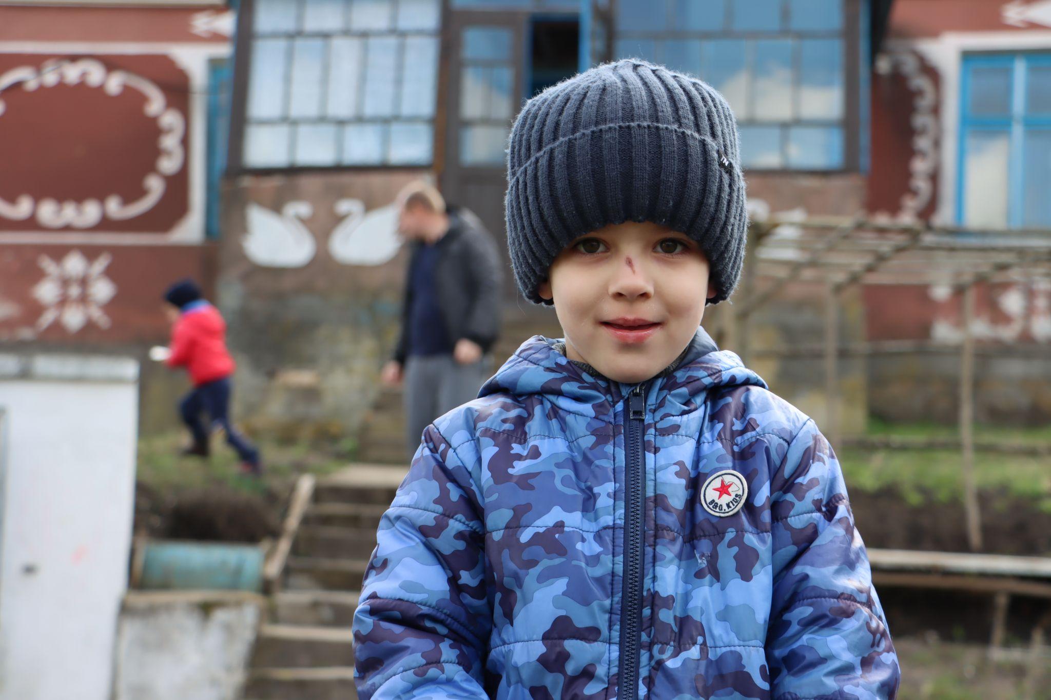 Новини Тернополя - фото з Як отець Філюк та мешканці села Шушківці відновили покинуті хати для переселенців. Репортаж