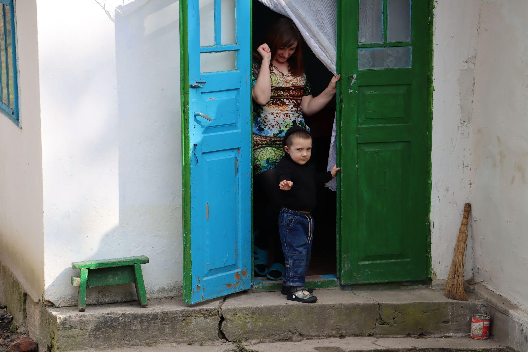 Новини Тернополя - фото з Як отець Філюк та мешканці села Шушківці відновили покинуті хати для переселенців. Репортаж