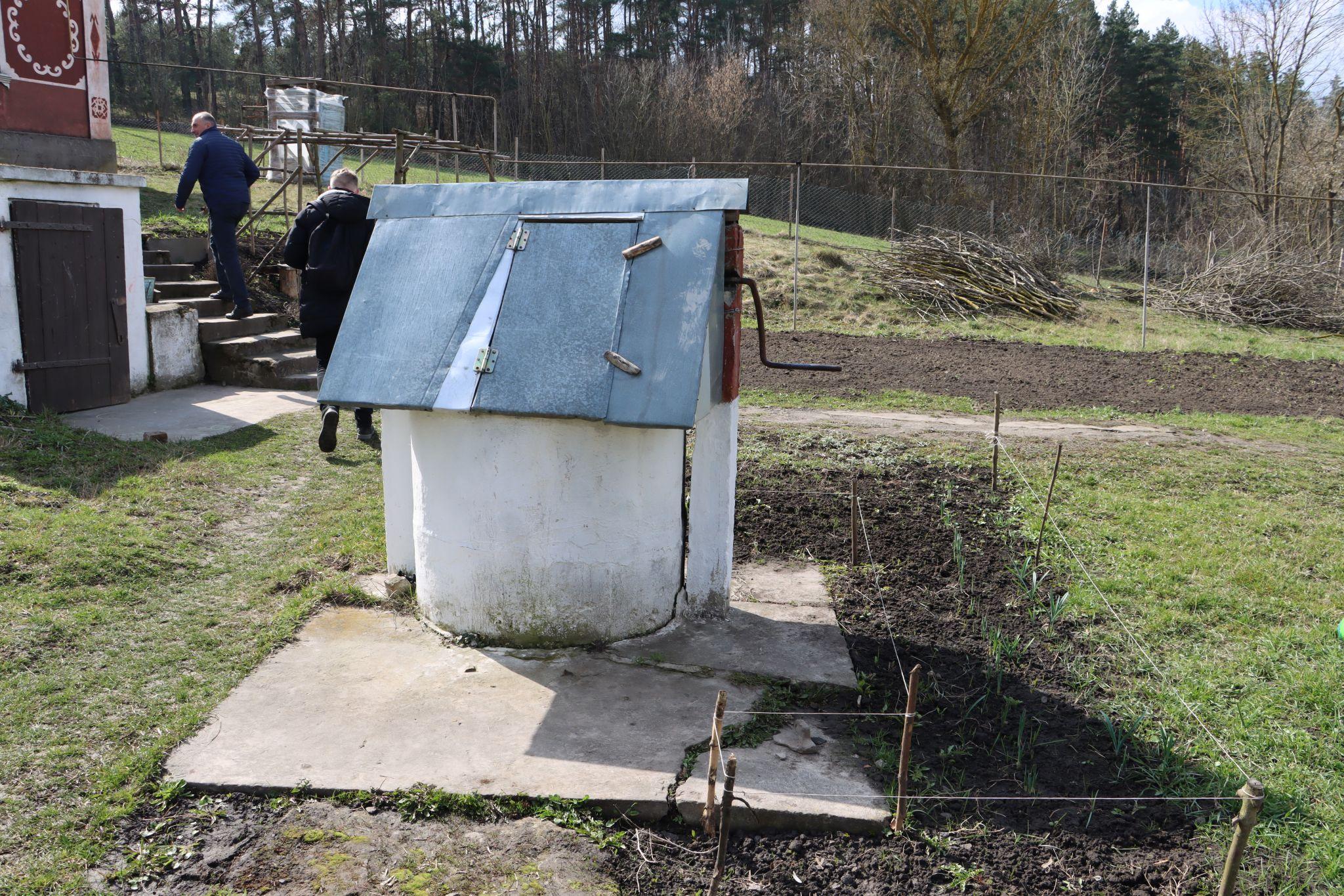 Новини Тернополя - фото з Як отець Філюк та мешканці села Шушківці відновили покинуті хати для переселенців. Репортаж