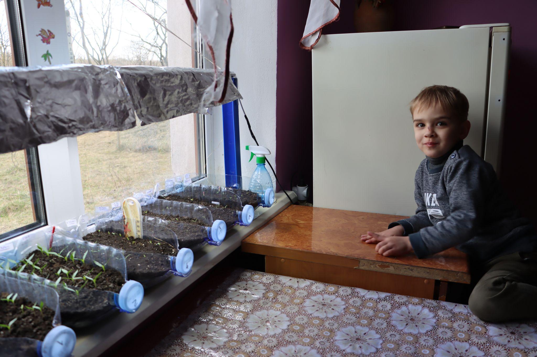 Новини Тернополя - фото з Як отець Філюк та мешканці села Шушківці відновили покинуті хати для переселенців. Репортаж