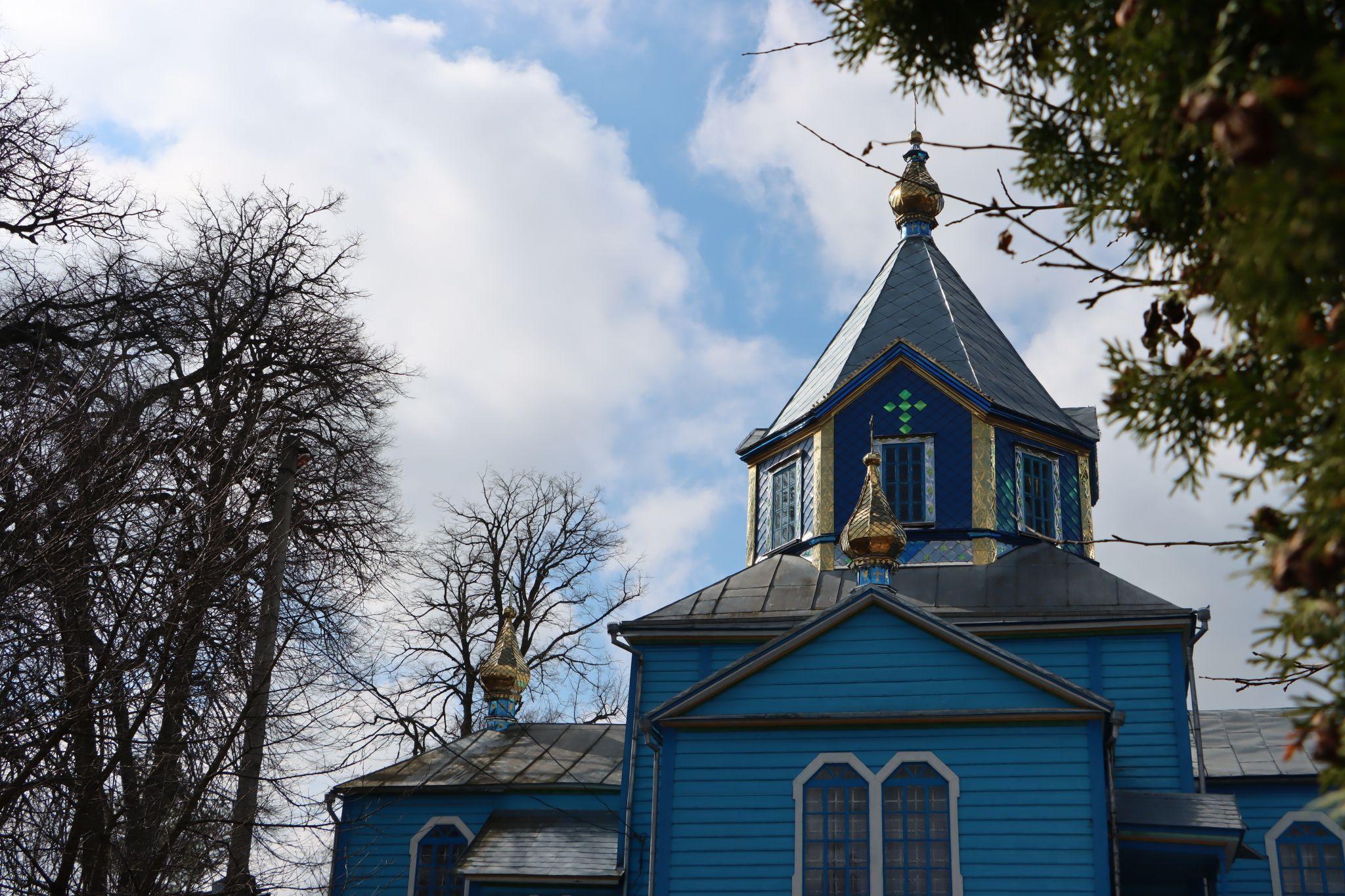 Новини Тернополя - фото з Як отець Філюк та мешканці села Шушківці відновили покинуті хати для переселенців. Репортаж