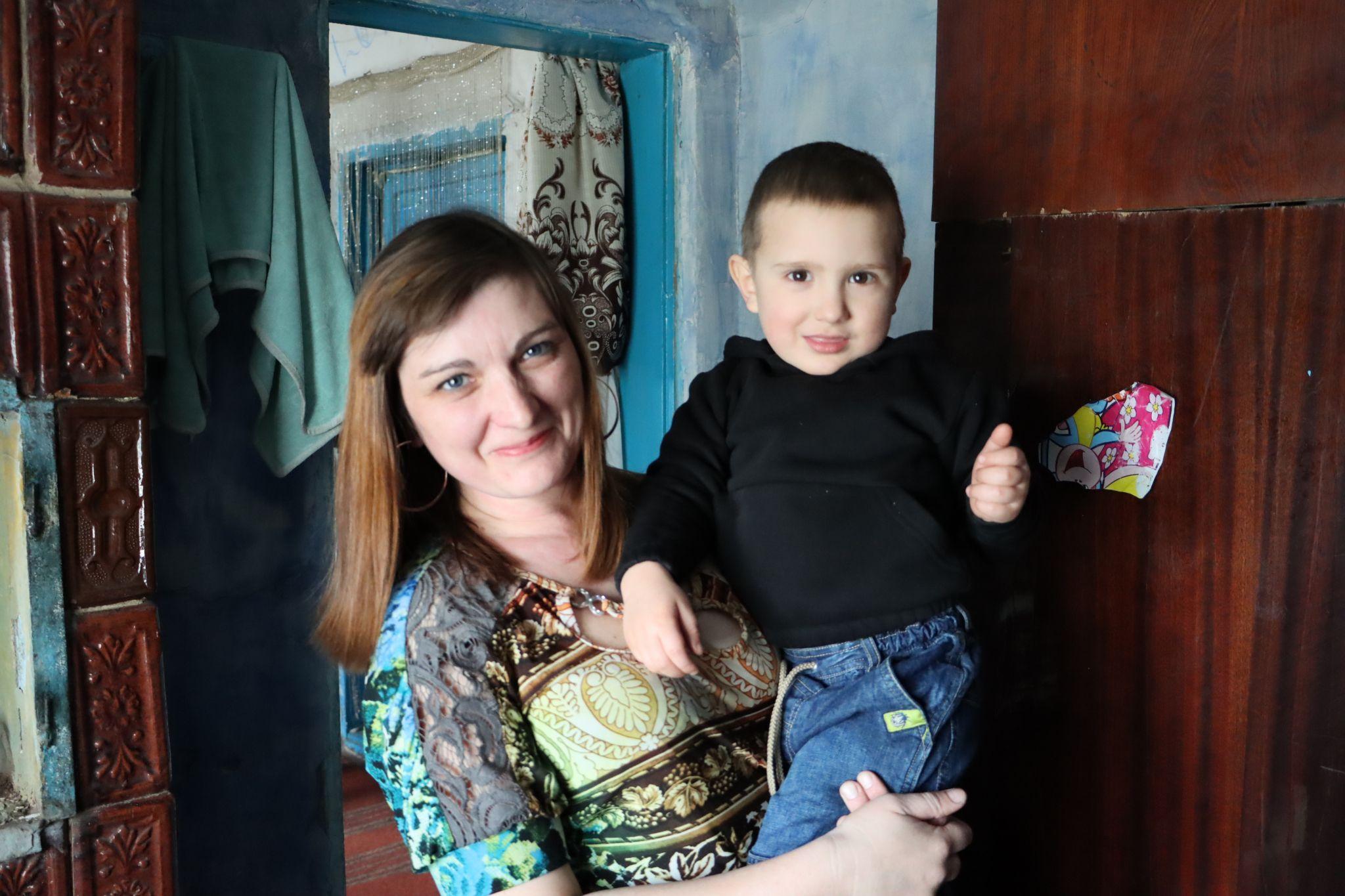 Новини Тернополя - фото з Як отець Філюк та мешканці села Шушківці відновили покинуті хати для переселенців. Репортаж