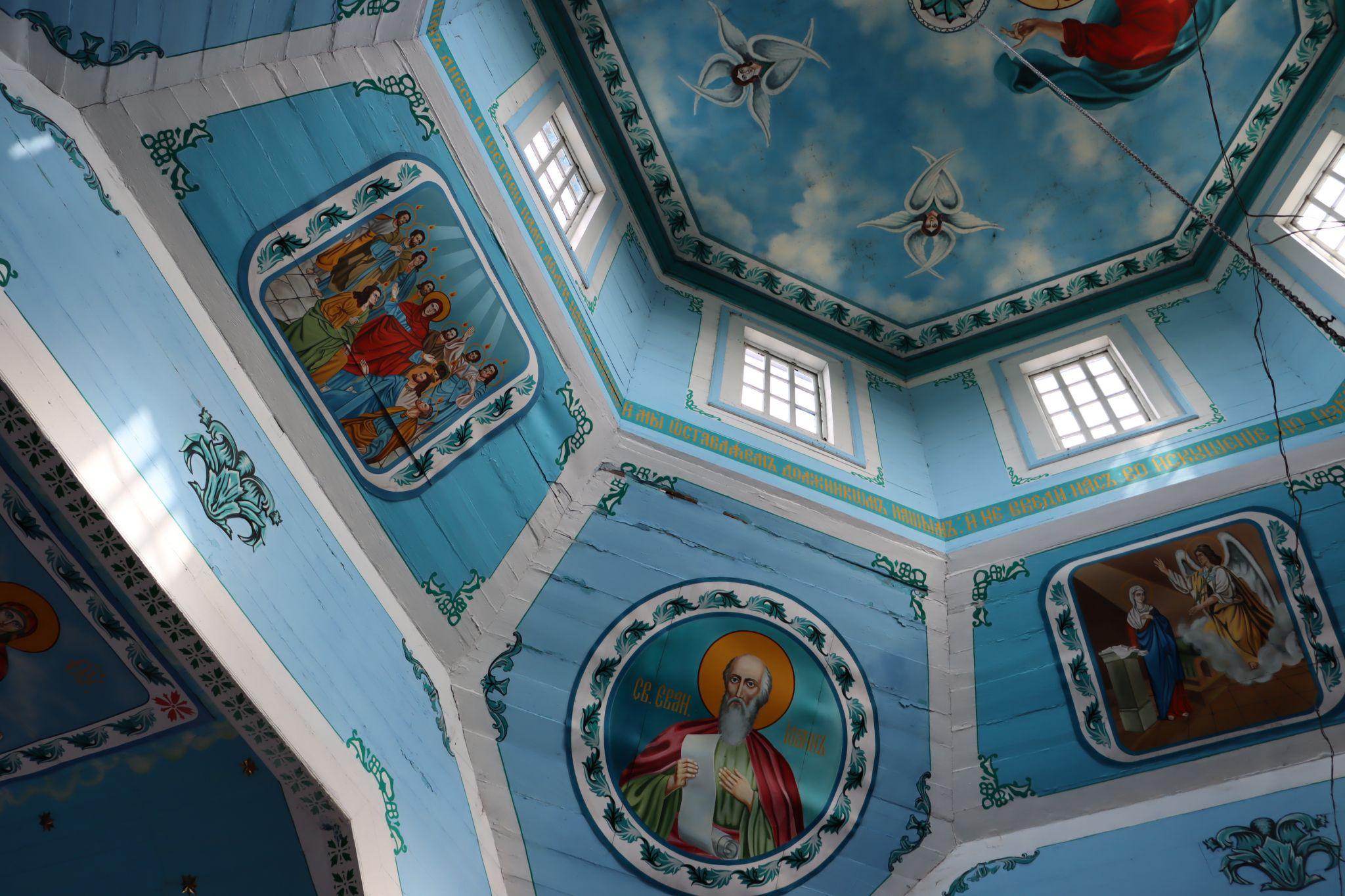 Новини Тернополя - фото з Як отець Філюк та мешканці села Шушківці відновили покинуті хати для переселенців. Репортаж