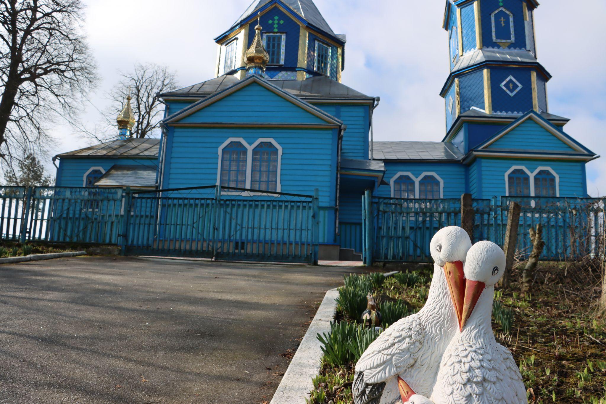 Новини Тернополя - фото з Як отець Філюк та мешканці села Шушківці відновили покинуті хати для переселенців. Репортаж