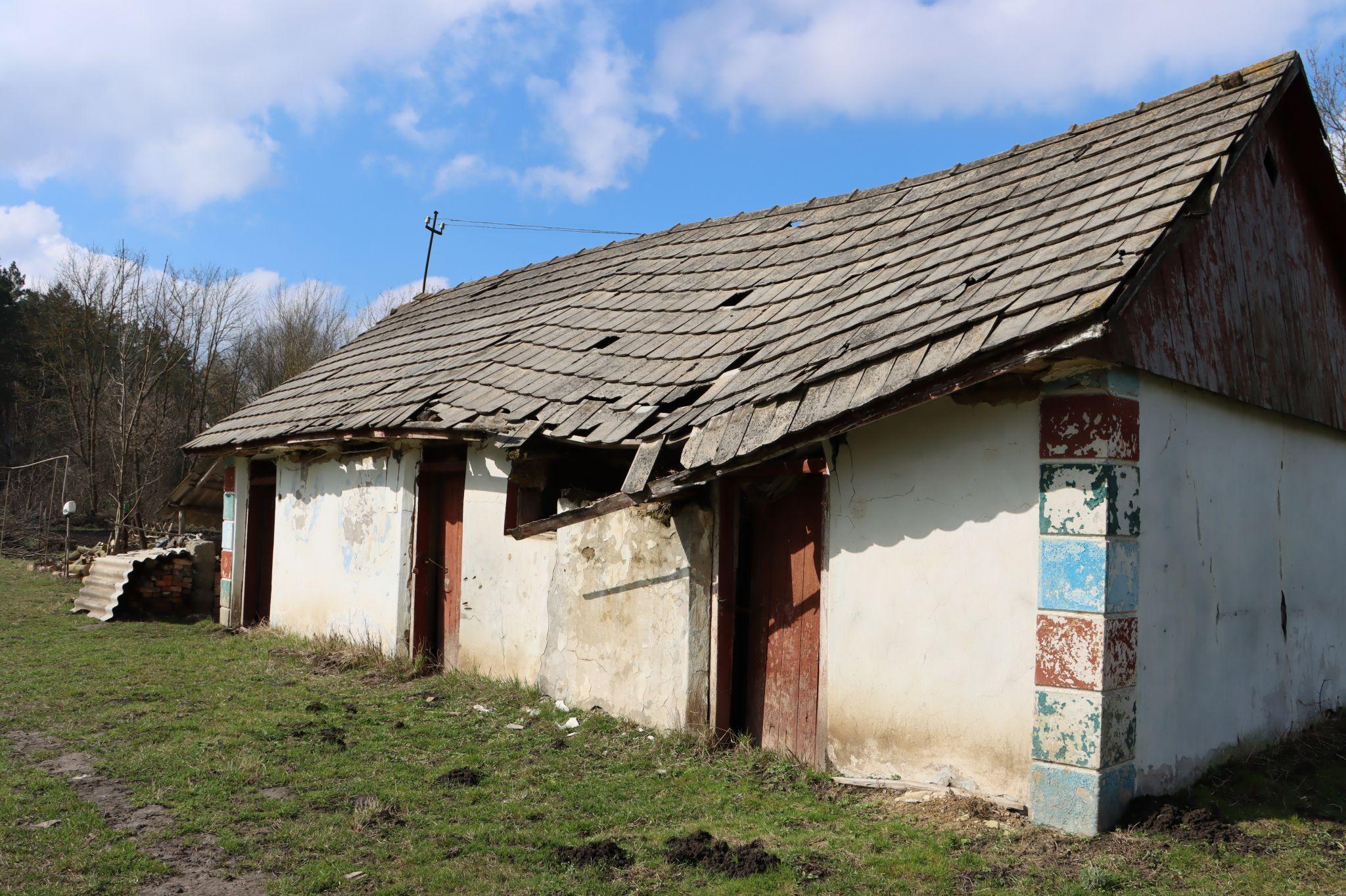Новини Тернополя - фото з Як отець Філюк та мешканці села Шушківці відновили покинуті хати для переселенців. Репортаж