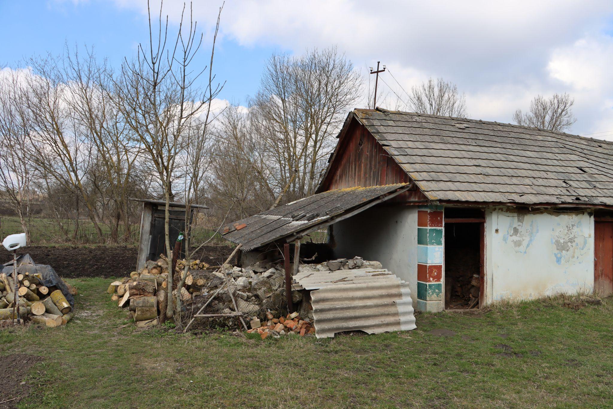 Новини Тернополя - фото з Як отець Філюк та мешканці села Шушківці відновили покинуті хати для переселенців. Репортаж