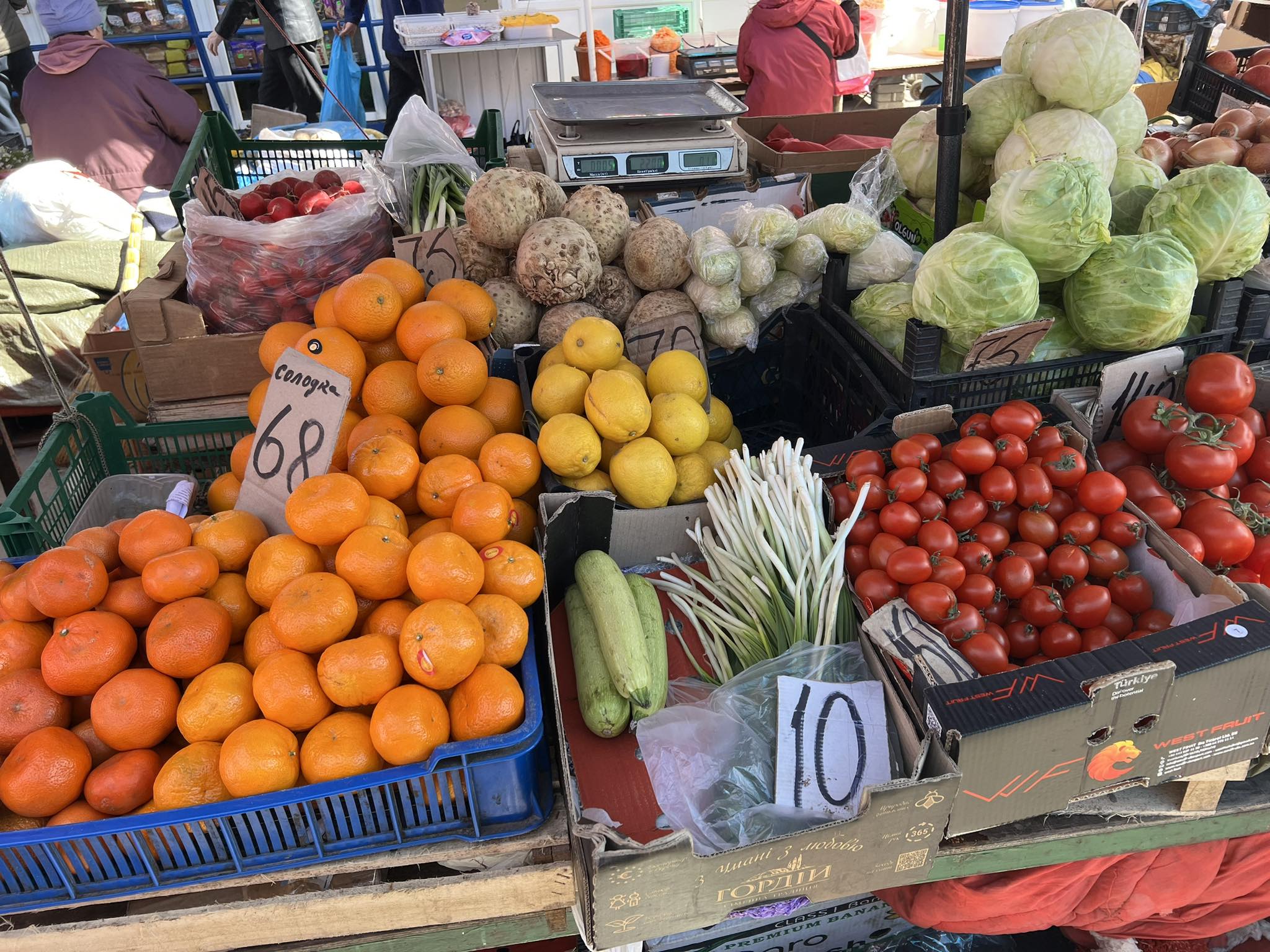 Новини Вінниці - фото з Ціни на перші овочі, ягоди і зелень. Дізналися, що по чому на ринку «Привокзальний»
