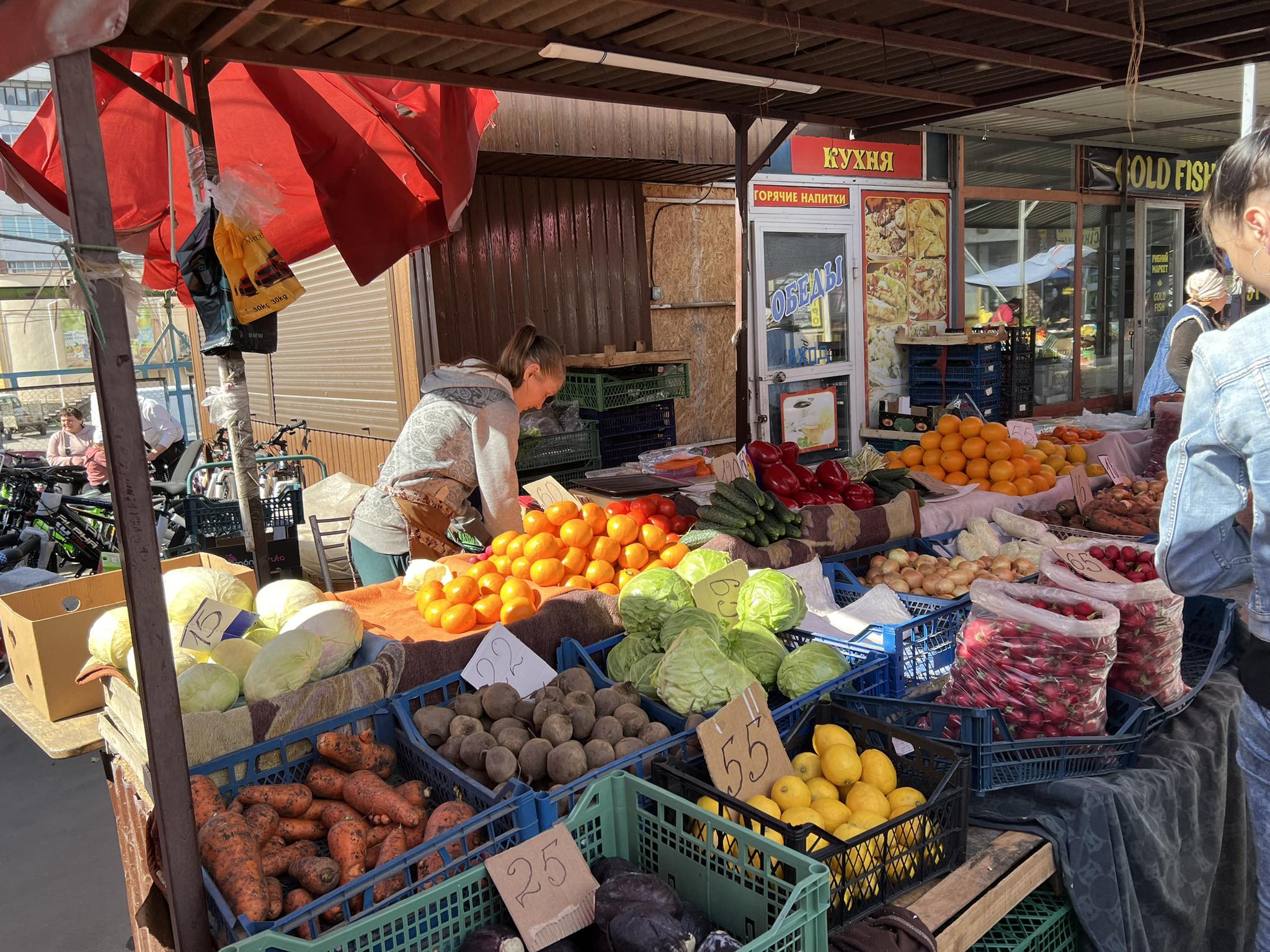 Новини Вінниці - фото з Ціни на перші овочі, ягоди і зелень. Дізналися, що по чому на ринку «Привокзальний»