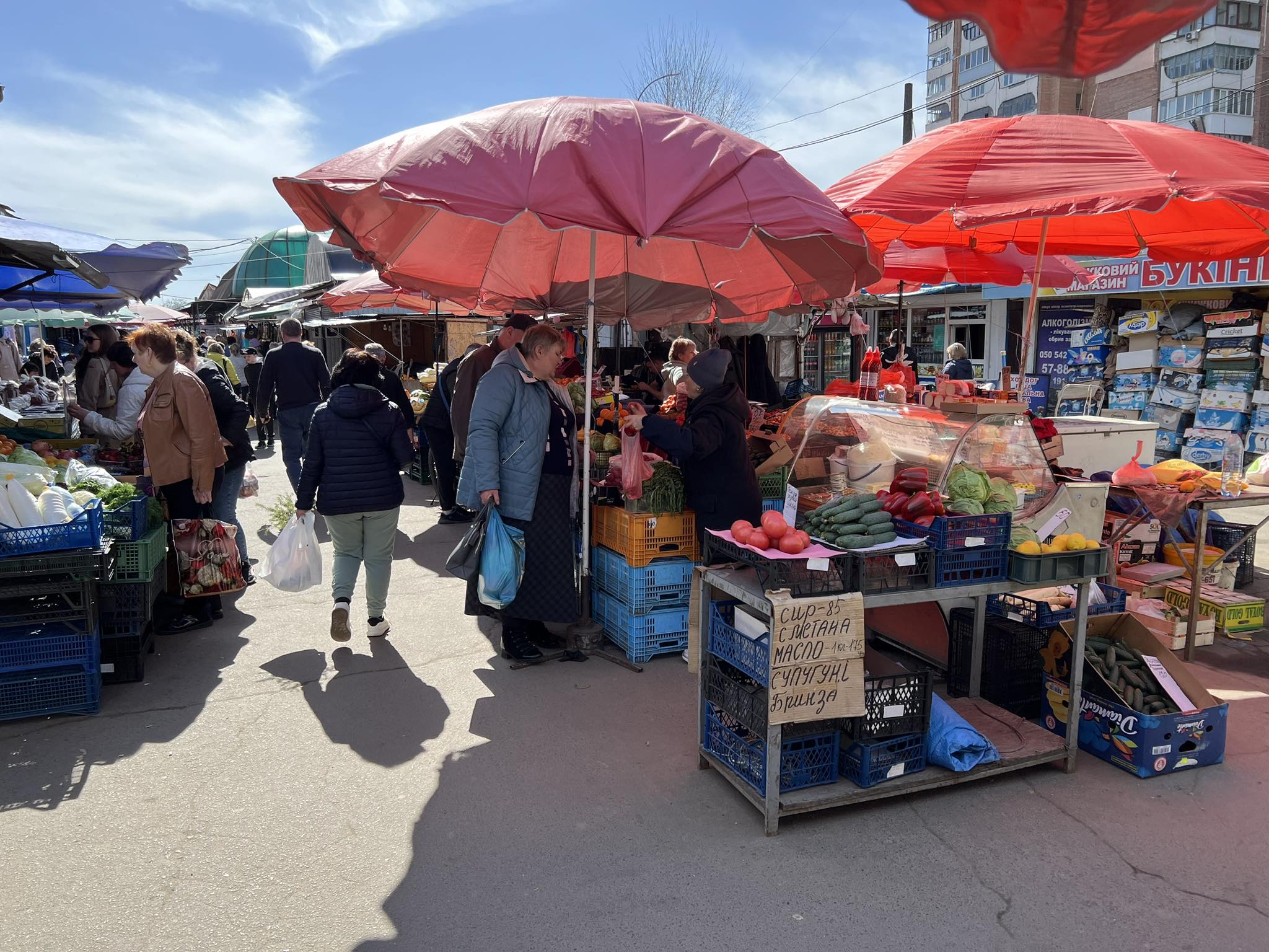 Новини Вінниці - фото з Ціни на перші овочі, ягоди і зелень. Дізналися, що по чому на ринку «Привокзальний»