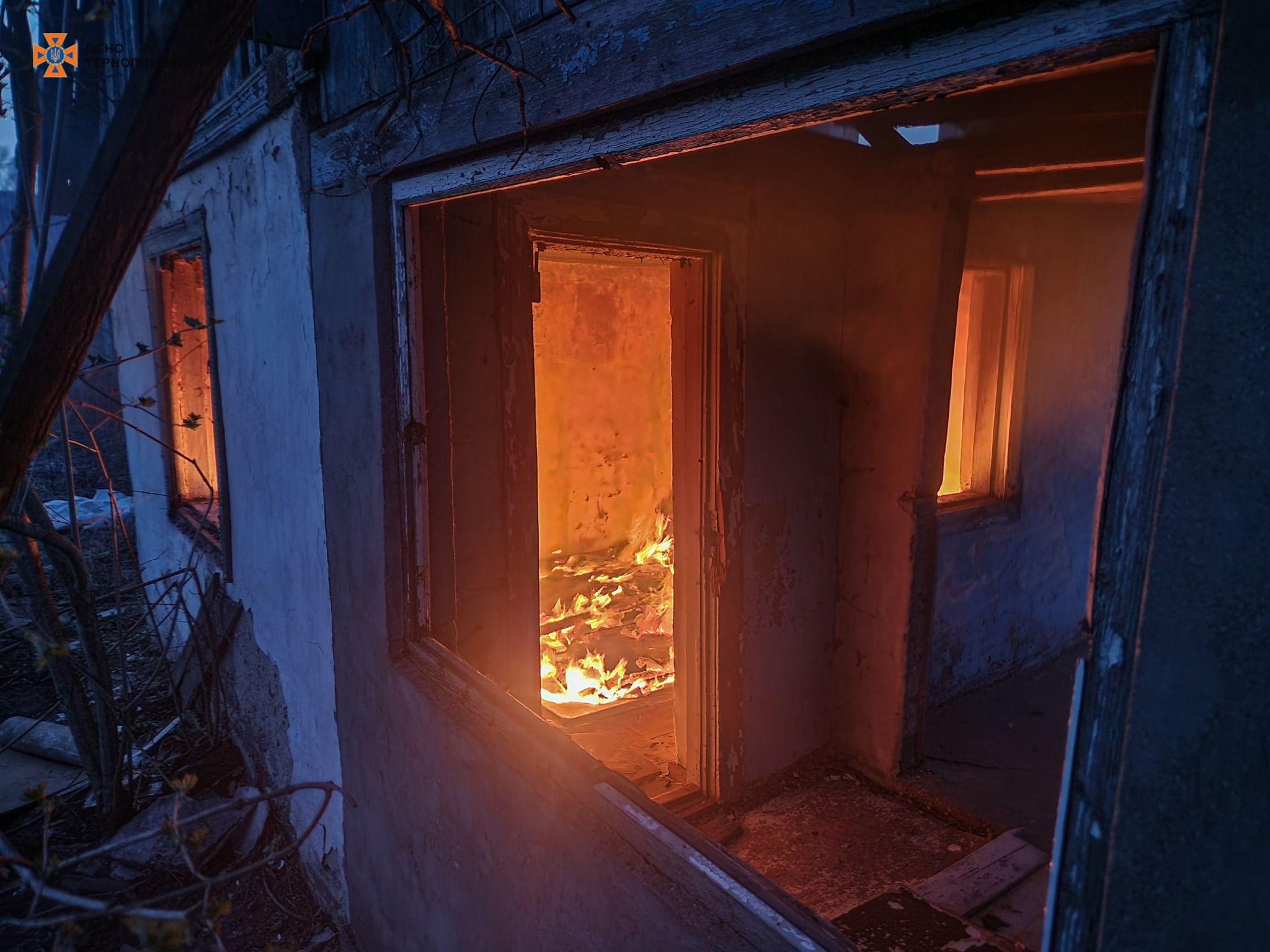 Новини Тернополя - фото з На «Алясці» горів закинутий дачний будинок