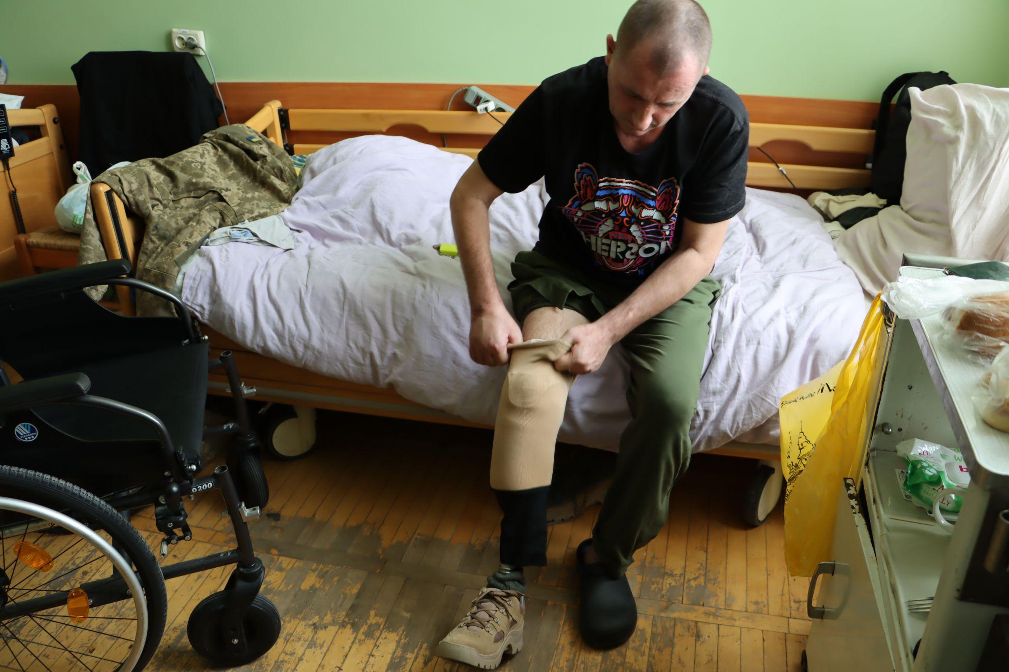 Новини Тернополя - фото з «У ногу прилетів осколок боєприпаса»: 47-річний захисник з ампутацією проходить реабілітацію у Тернополі