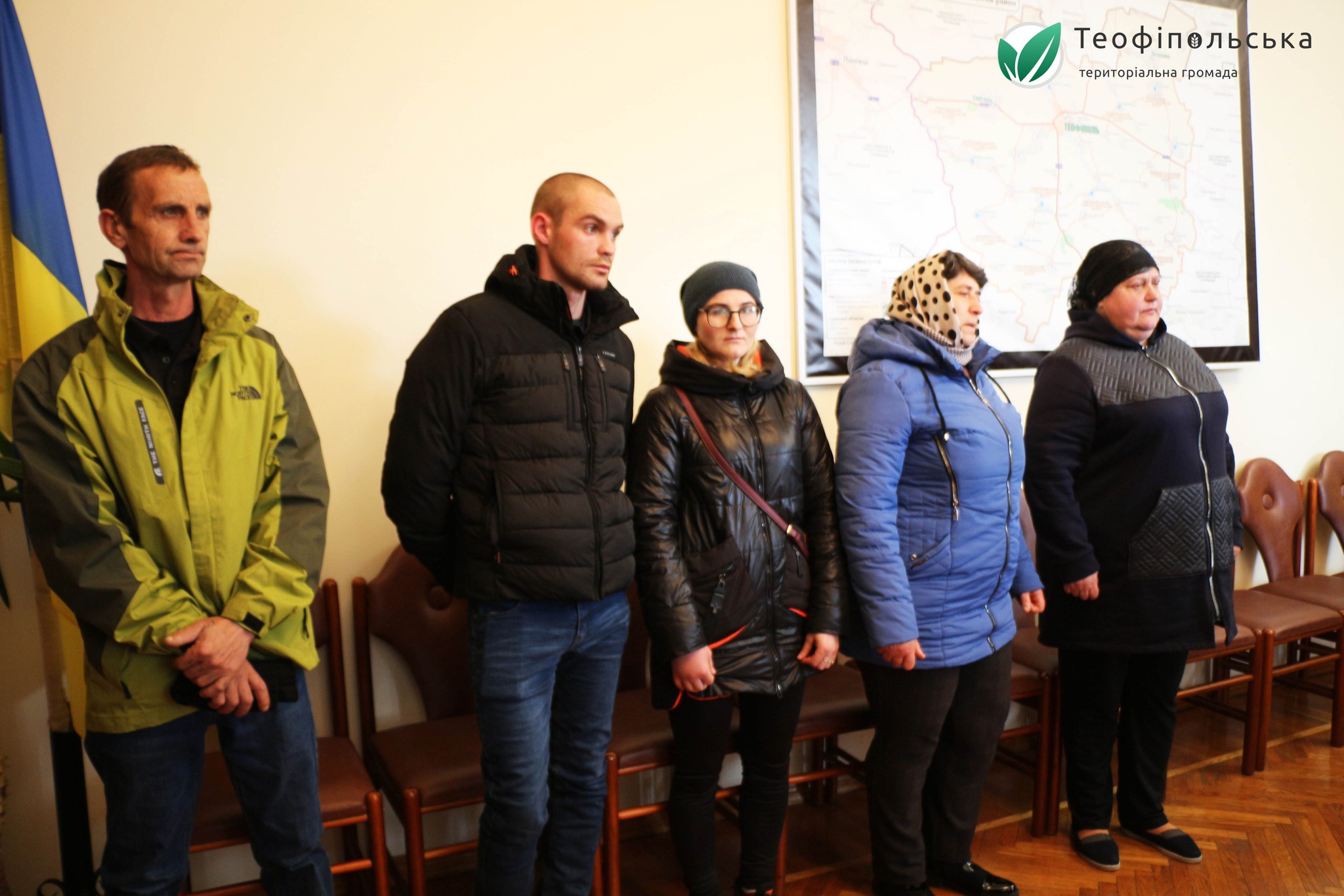 На зображенні може бути: 5 людей та текст