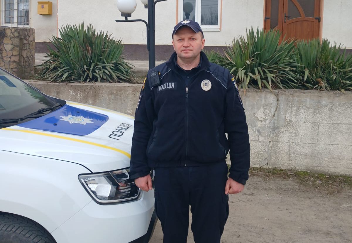 Новини Тернополя - фото з Офіцер громади врятував життя 15-річного хлопця, який хотів стрибнути з моста