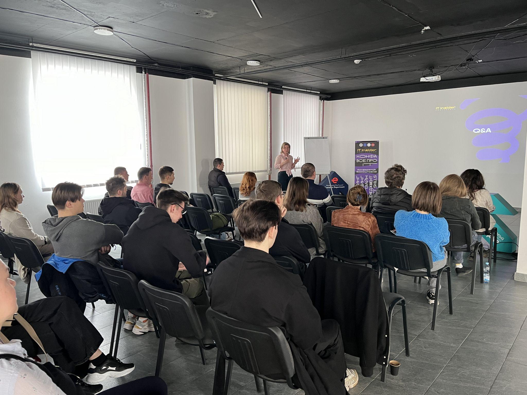 Новини Хмельницького - фото з Фахівці компанії EPAM розповіли хмельничанам, як починати шлях в ІТ (новини компаній)